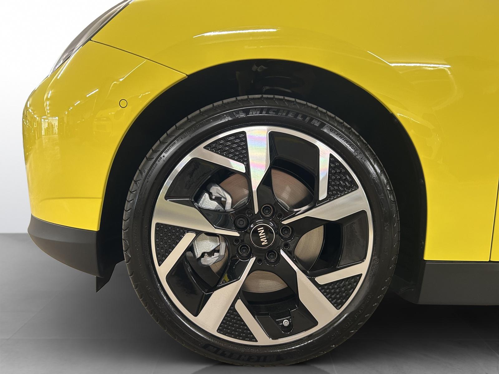 MINI Cooper SE J01-image-3
