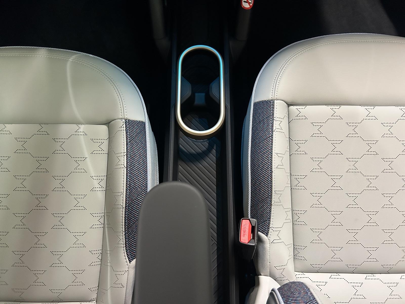 MINI Cooper SE J01-image-14