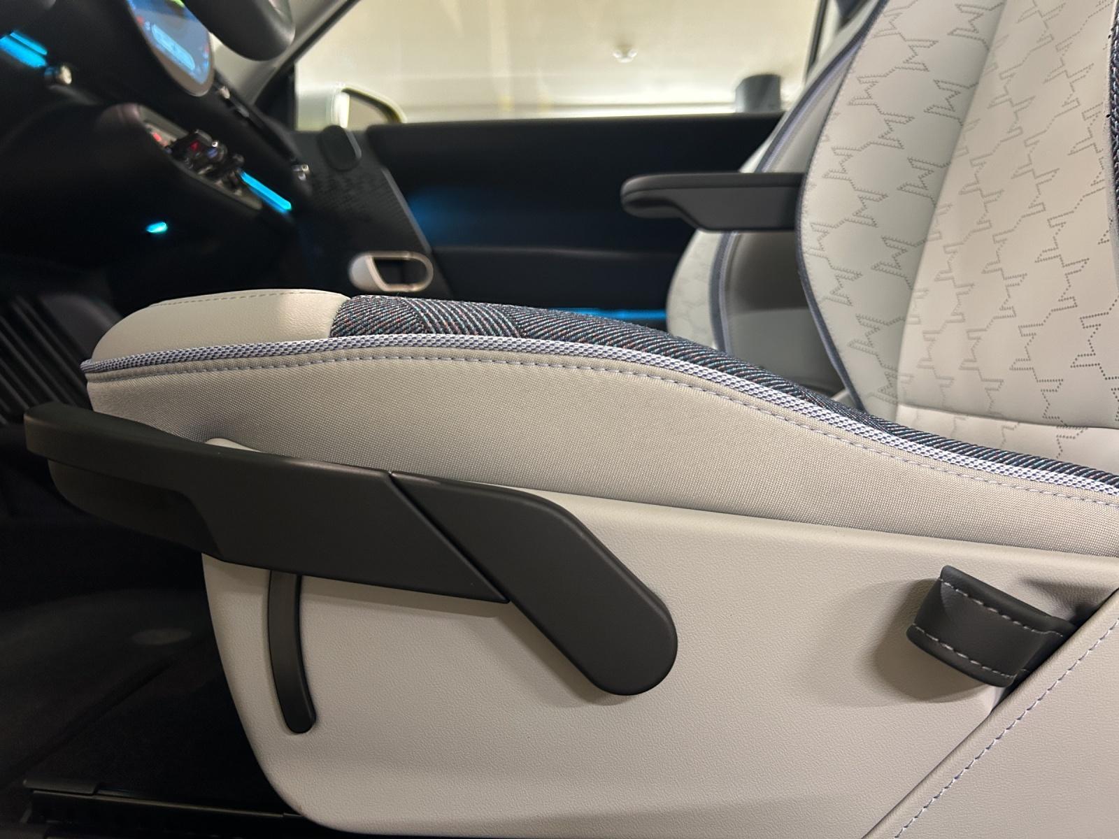 MINI Cooper SE J01-image-17