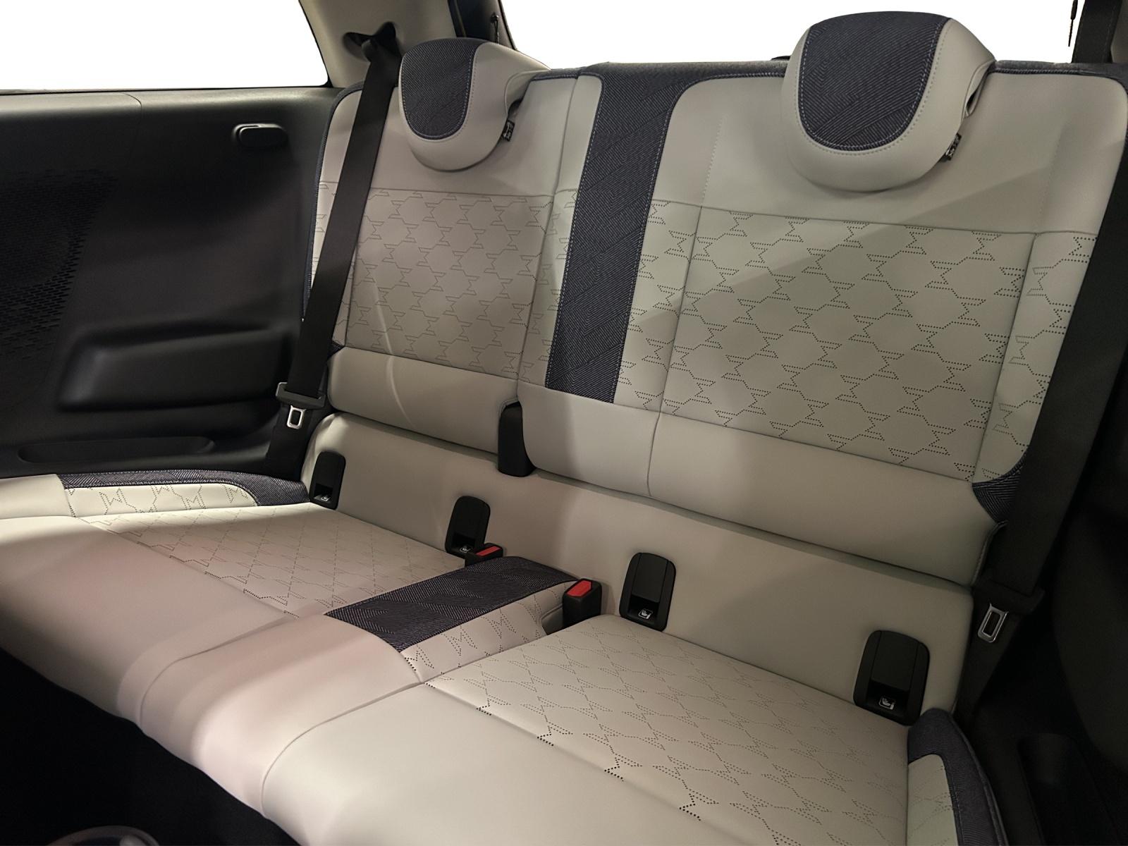 MINI Cooper SE J01-image-24