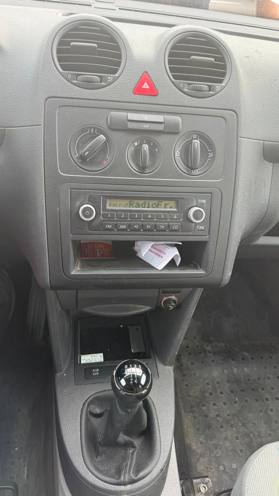 VW Caddy 1.6-image-7