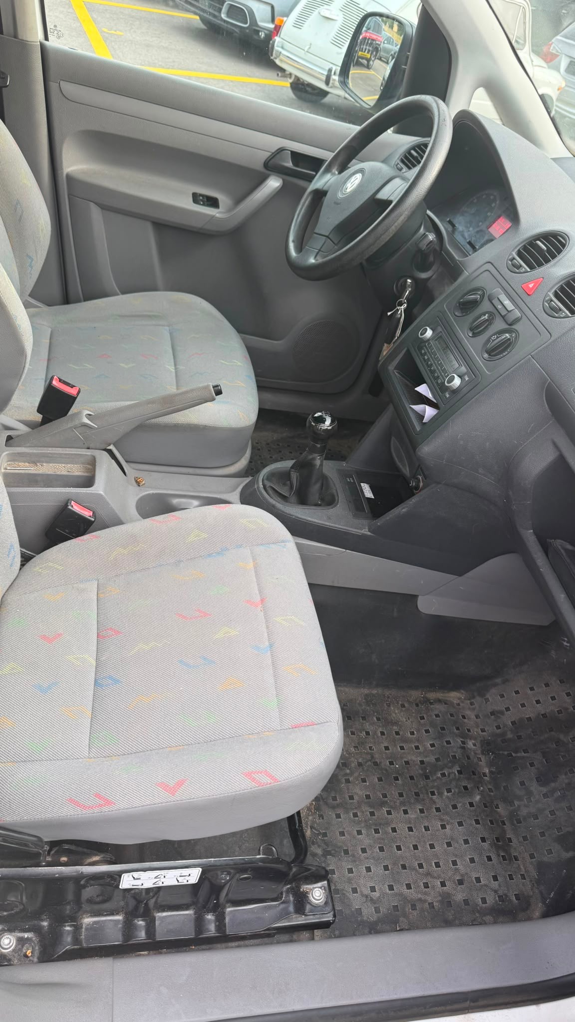 VW Caddy 1.6-image-9