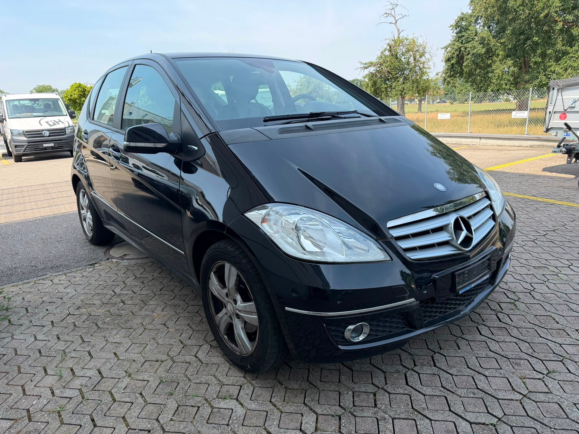 MERCEDES-BENZ A 180 Avantgarde Selection Autotronic-image-2