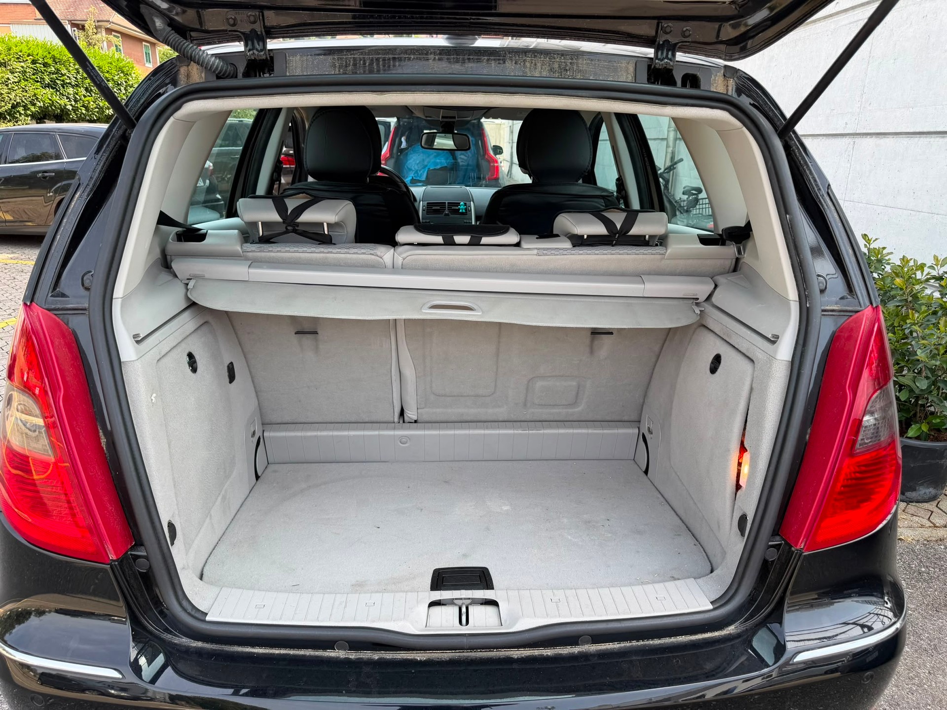MERCEDES-BENZ A 180 Avantgarde Selection Autotronic-image-12