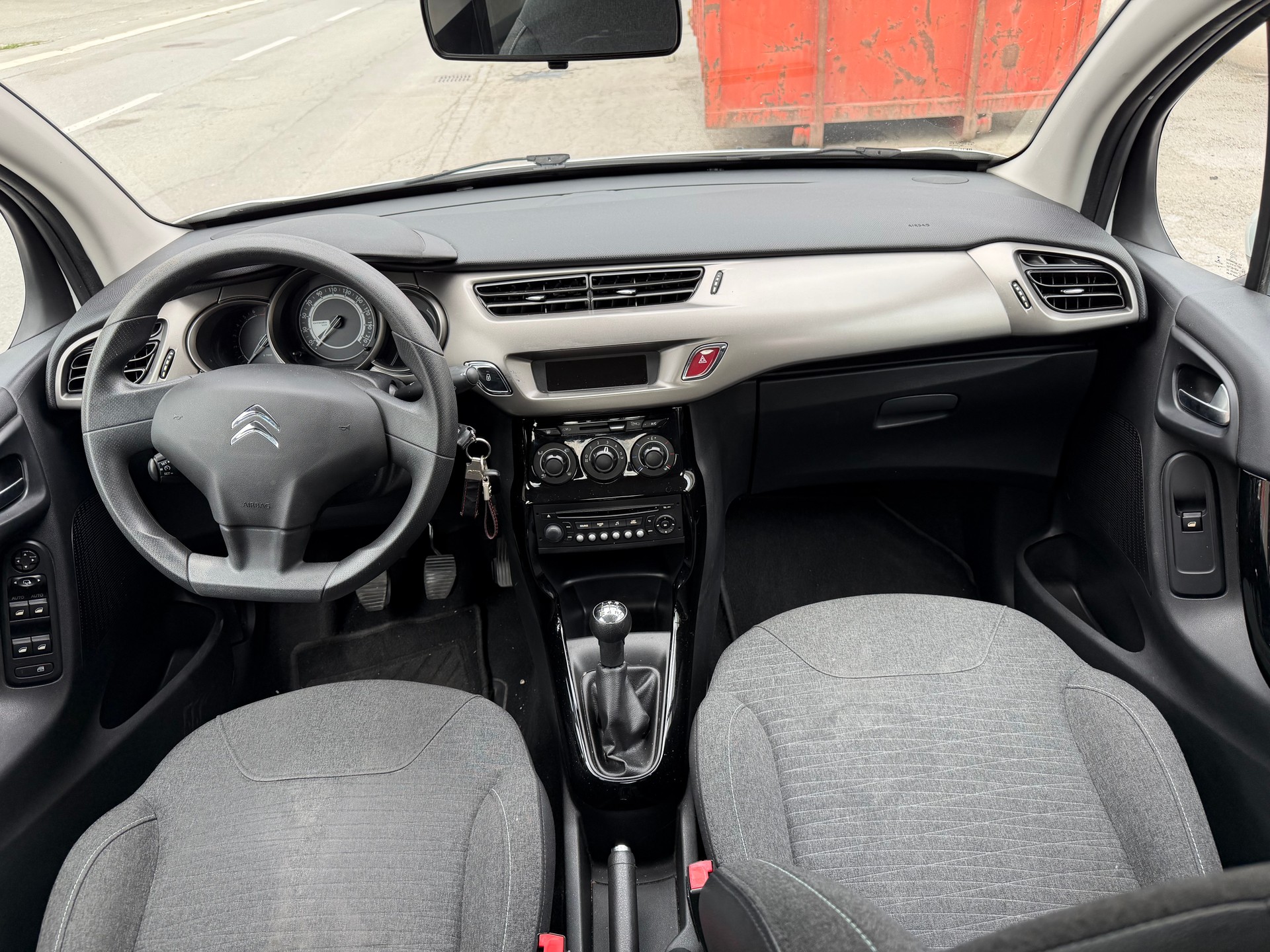 CITROEN C3 1.2i Attraction-image-3