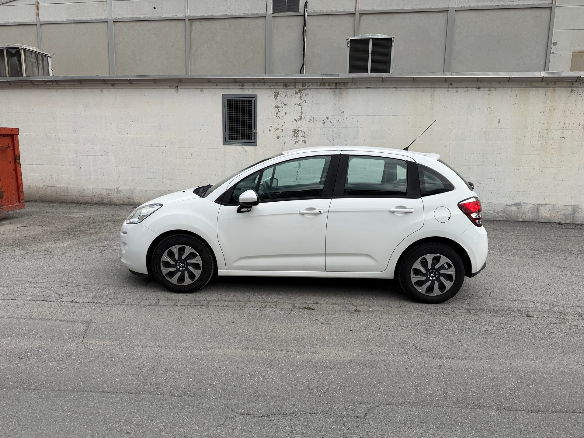 CITROEN C3 1.2i Attraction-image-2