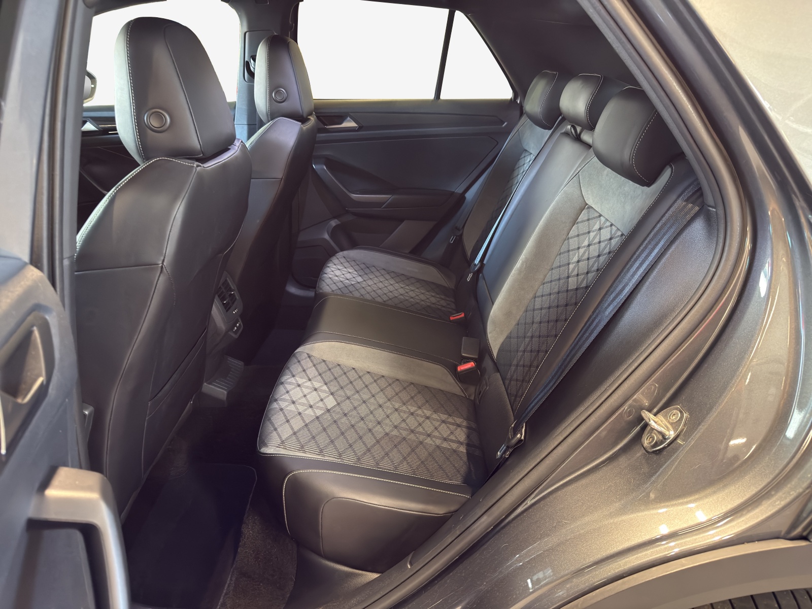 VW T-Roc 1.5 TSI EVO R-Line DSG-image-11
