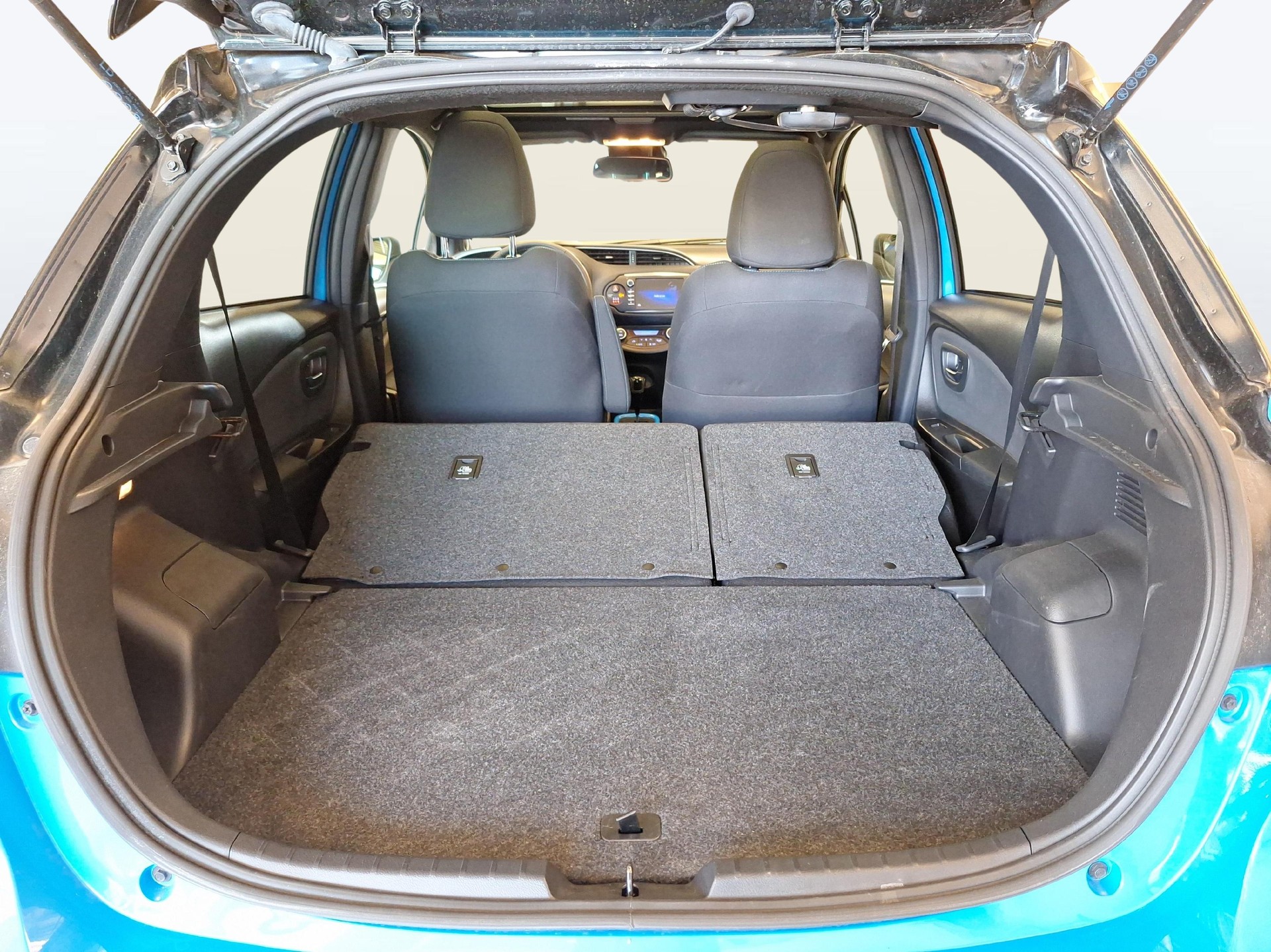 TOYOTA Yaris 1.5 VVT-i HSD Limited-image-11