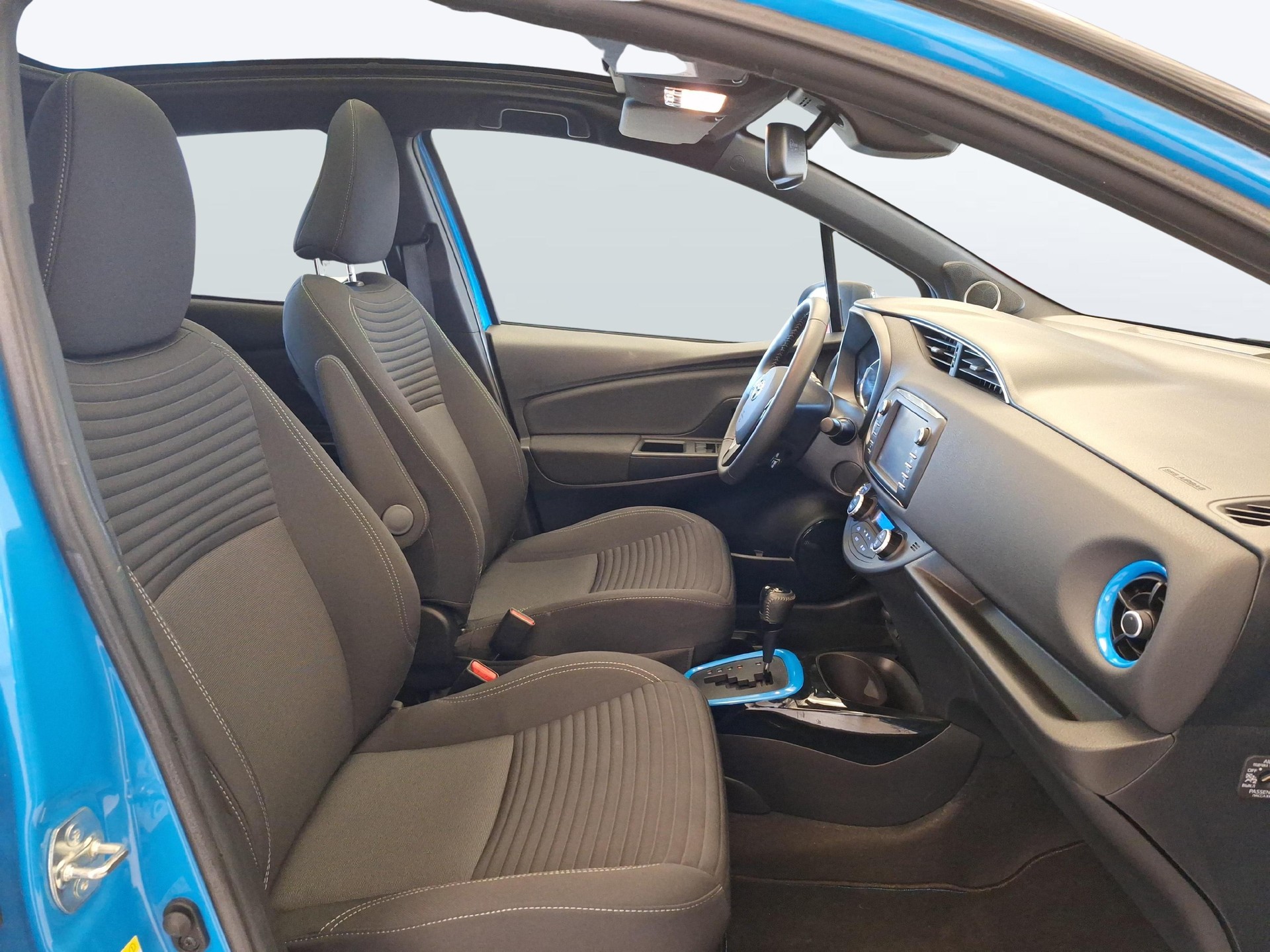 TOYOTA Yaris 1.5 VVT-i HSD Limited-image-8