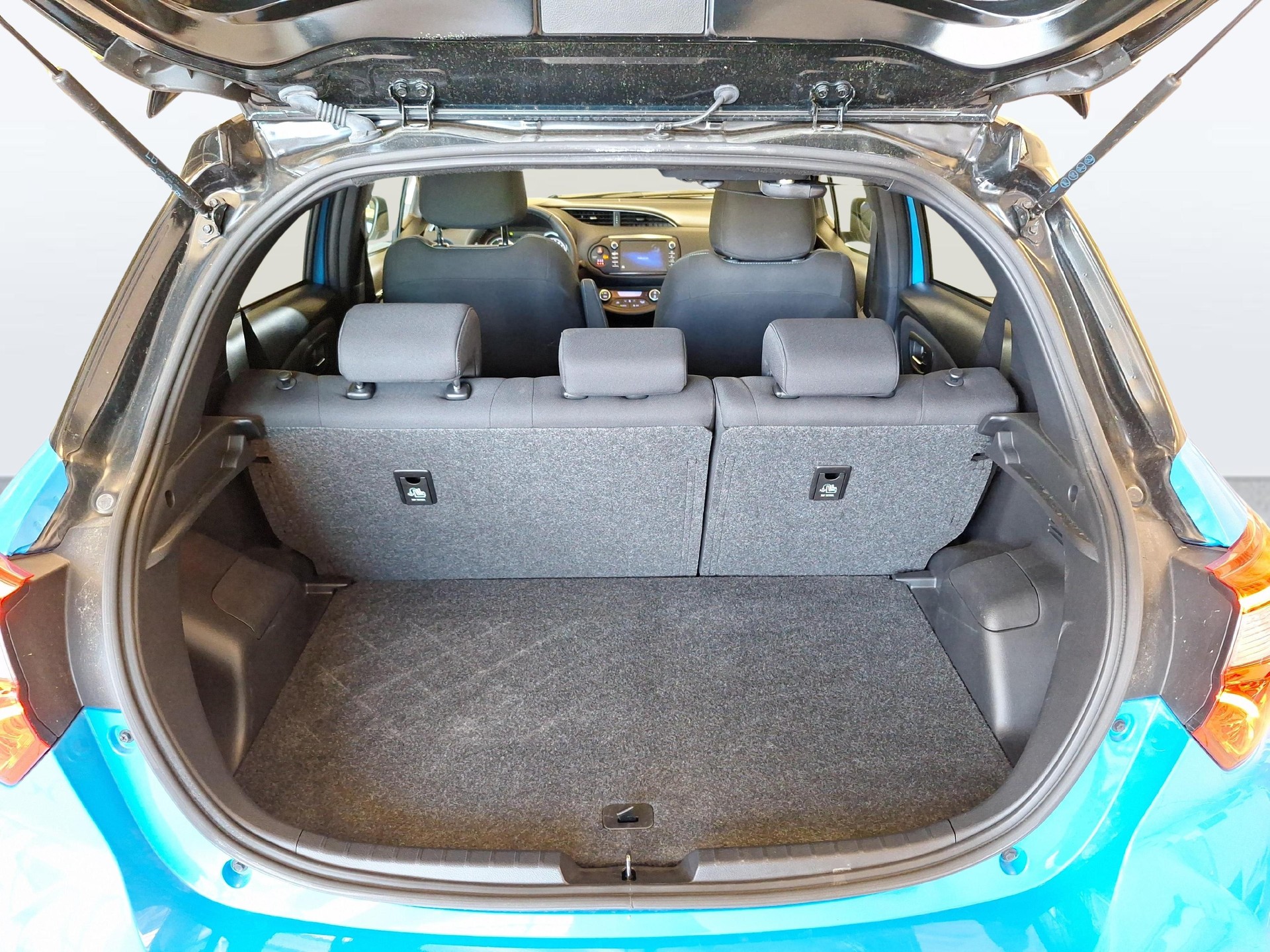 TOYOTA Yaris 1.5 VVT-i HSD Limited-image-10