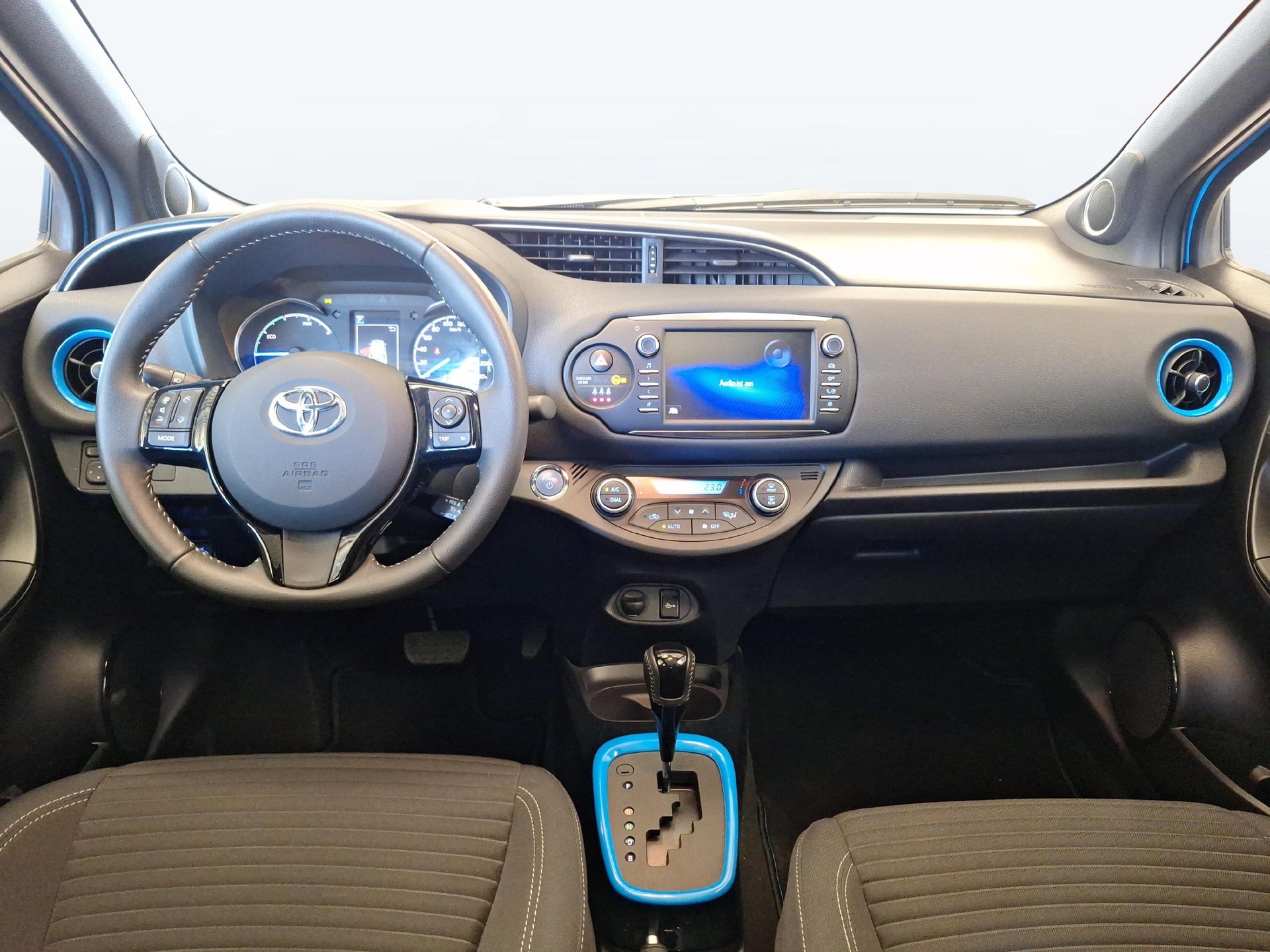 TOYOTA Yaris 1.5 VVT-i HSD Limited-image-12