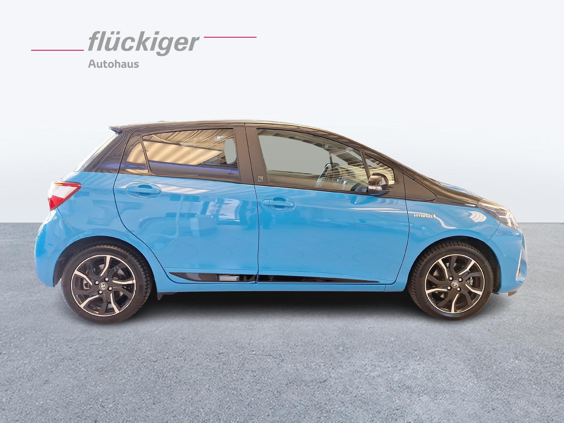 TOYOTA Yaris 1.5 VVT-i HSD Limited-showroom-element-3