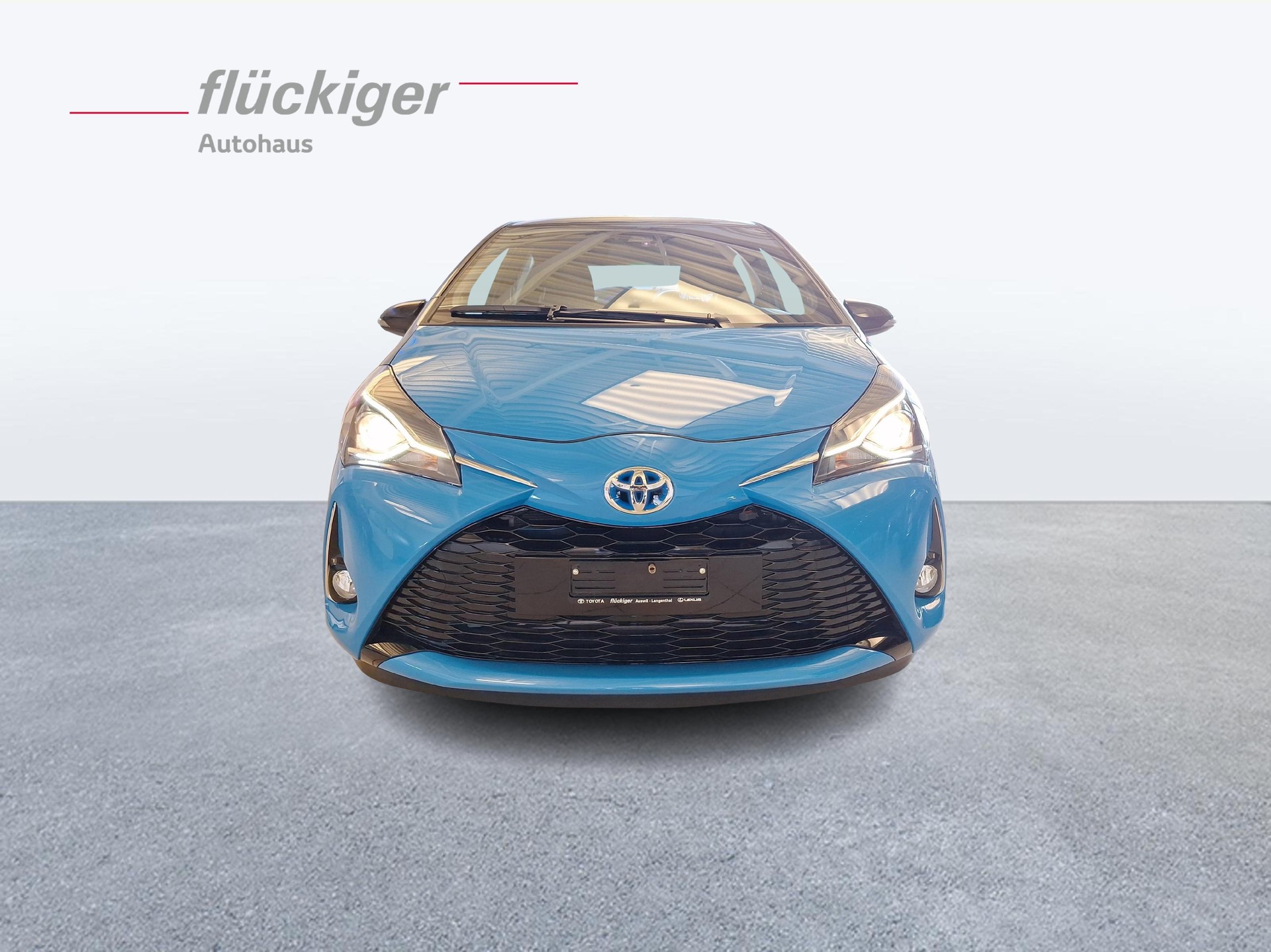 TOYOTA Yaris 1.5 VVT-i HSD Limited-showroom-element-1