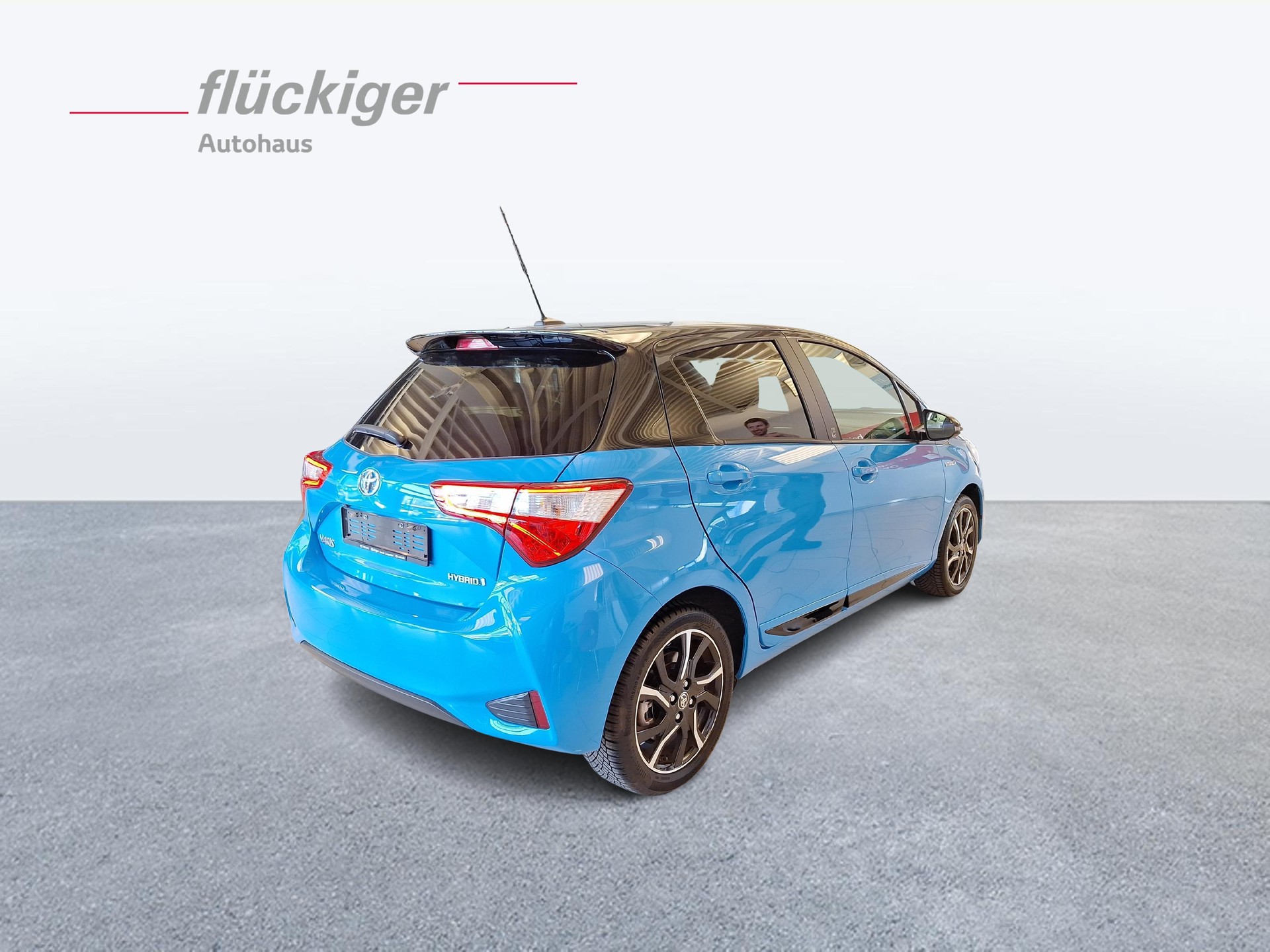 TOYOTA Yaris 1.5 VVT-i HSD Limited-image-4