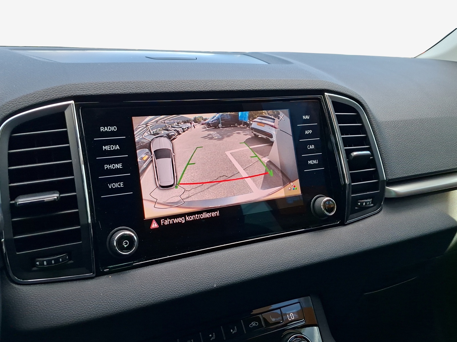 SKODA Karoq 1.0 TSI Ambition-image-13