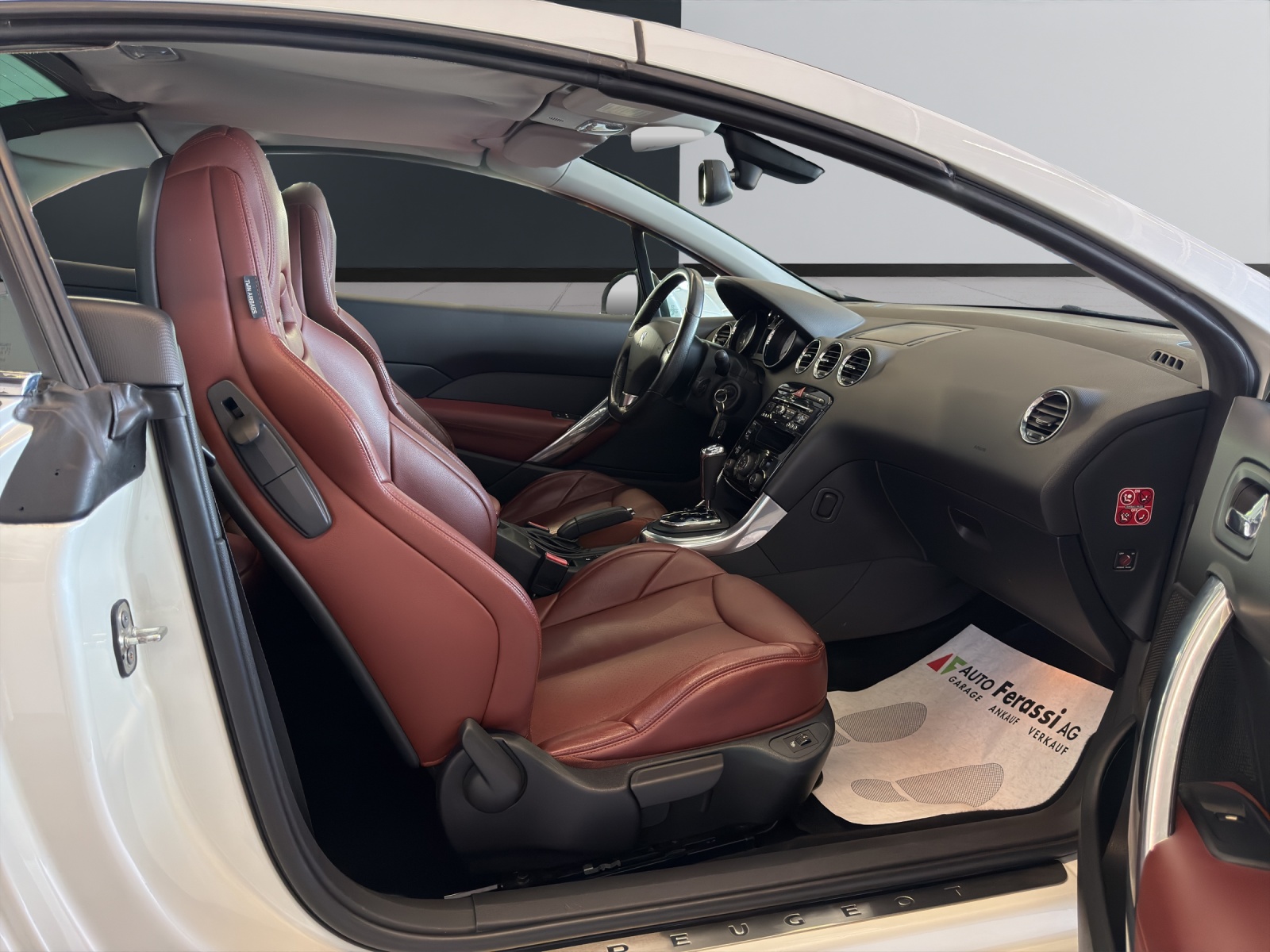 PEUGEOT 308 CC 1.6 16V Turbo Platinum Automatic-image-18