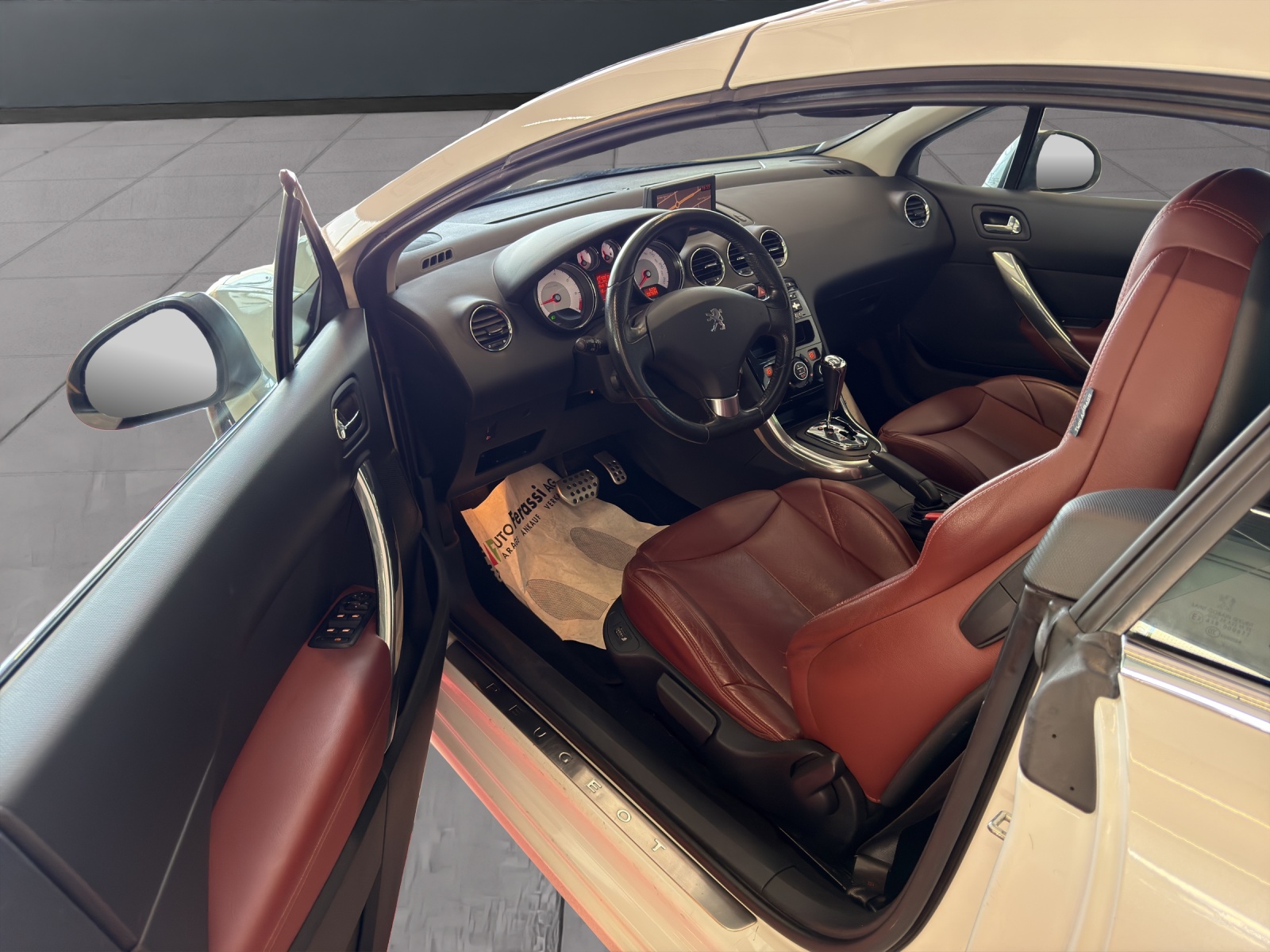 PEUGEOT 308 CC 1.6 16V Turbo Platinum Automatic-image-24