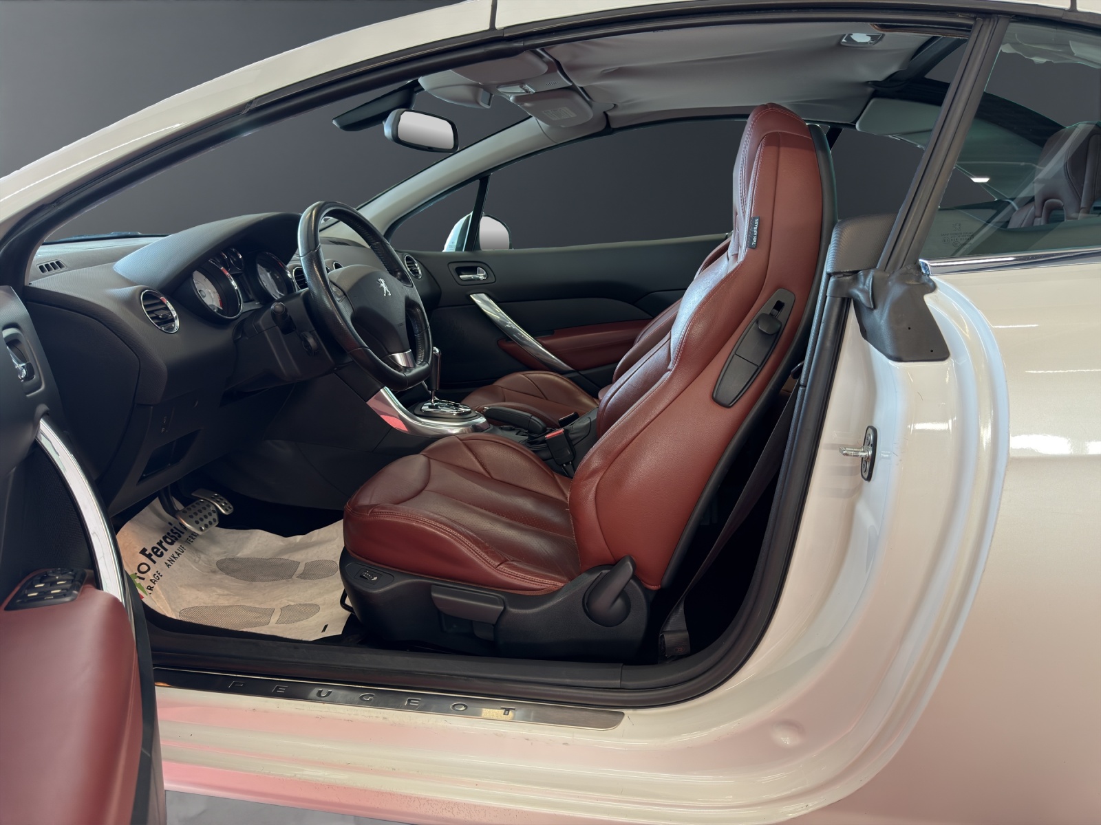 PEUGEOT 308 CC 1.6 16V Turbo Platinum Automatic-image-15