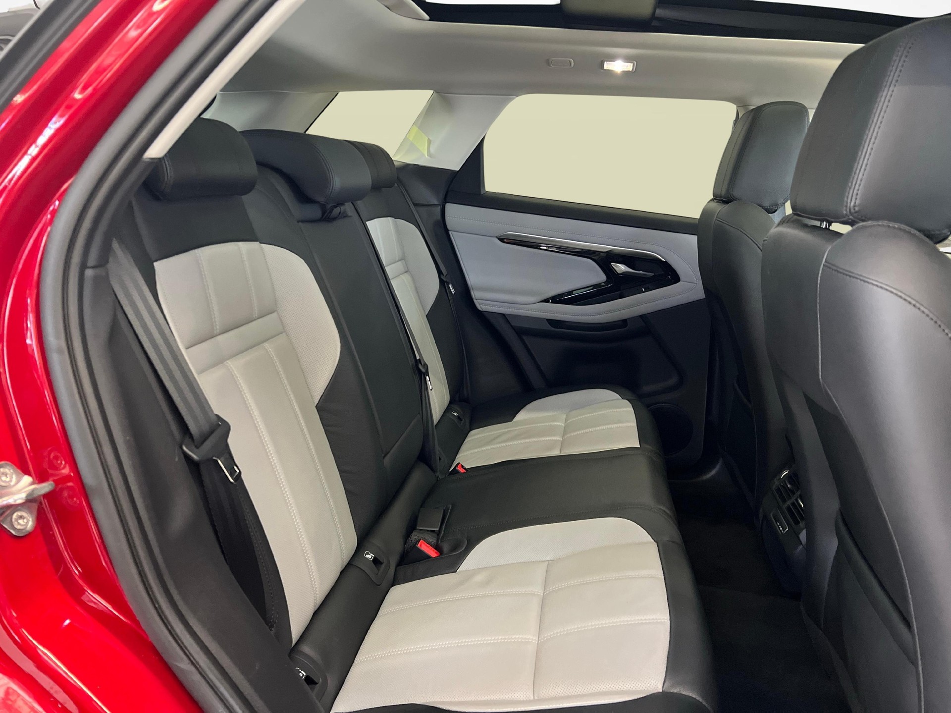 LAND ROVER Range Rover Evoque 2.0 T R-Dynamic SE Leasing 1,99%-image-10
