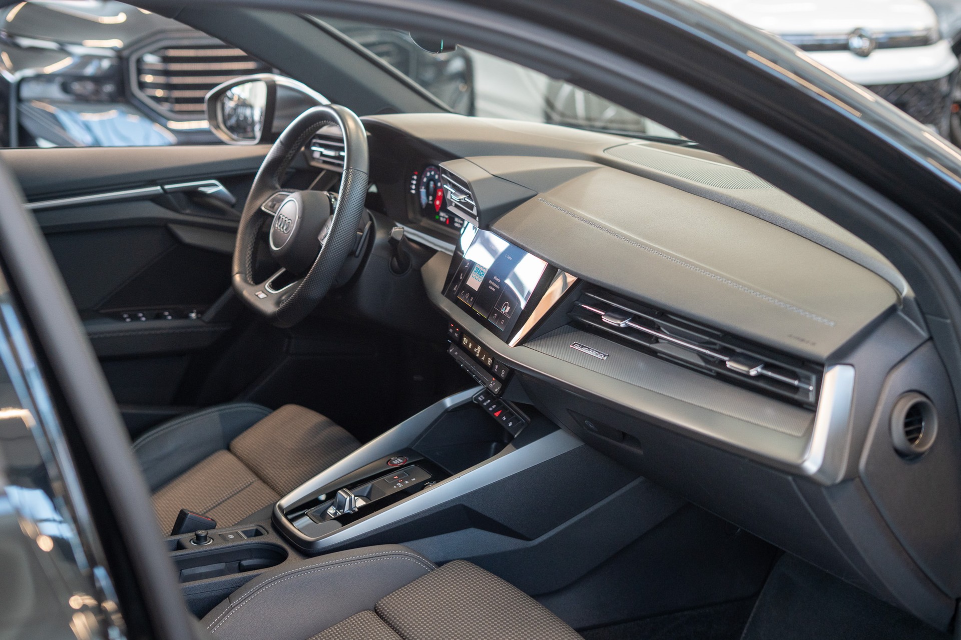 AUDI S3 Sportback 2.0 TFSI quattro S-Tronic / CH-Fahrzeug / Virtual Cockpit / Rückfahrkamera-image-15
