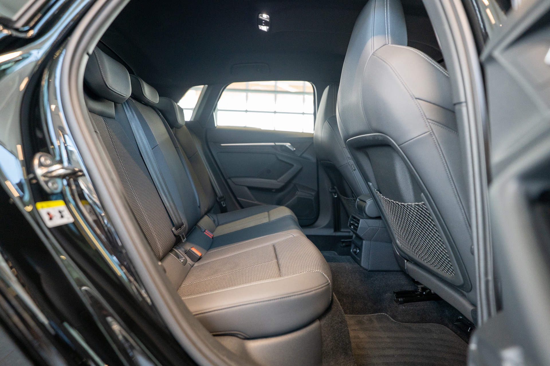 AUDI S3 Sportback 2.0 TFSI quattro S-Tronic / CH-Fahrzeug / Virtual Cockpit / Rückfahrkamera-image-13