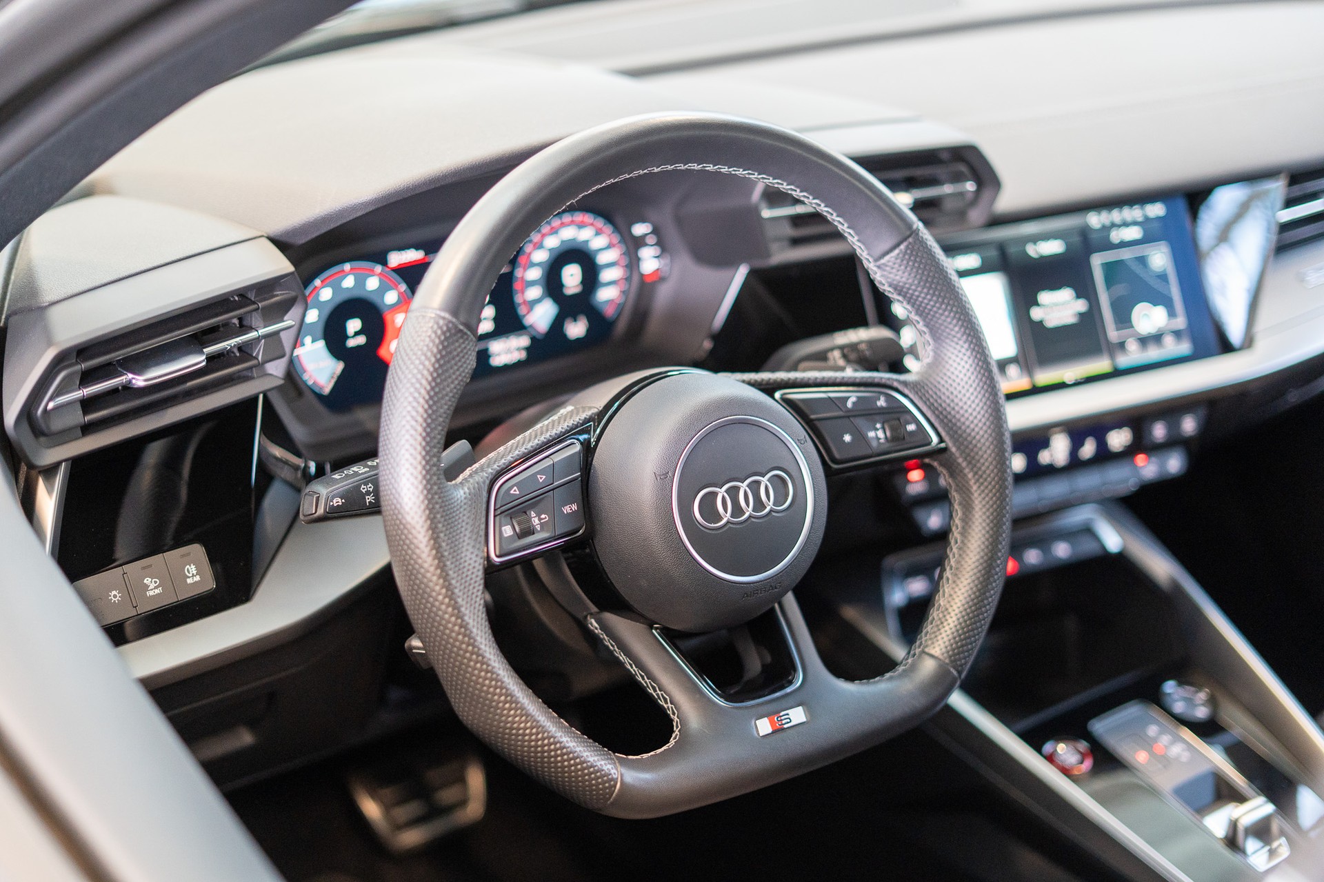 AUDI S3 Sportback 2.0 TFSI quattro S-Tronic / CH-Fahrzeug / Virtual Cockpit / Rückfahrkamera-image-9