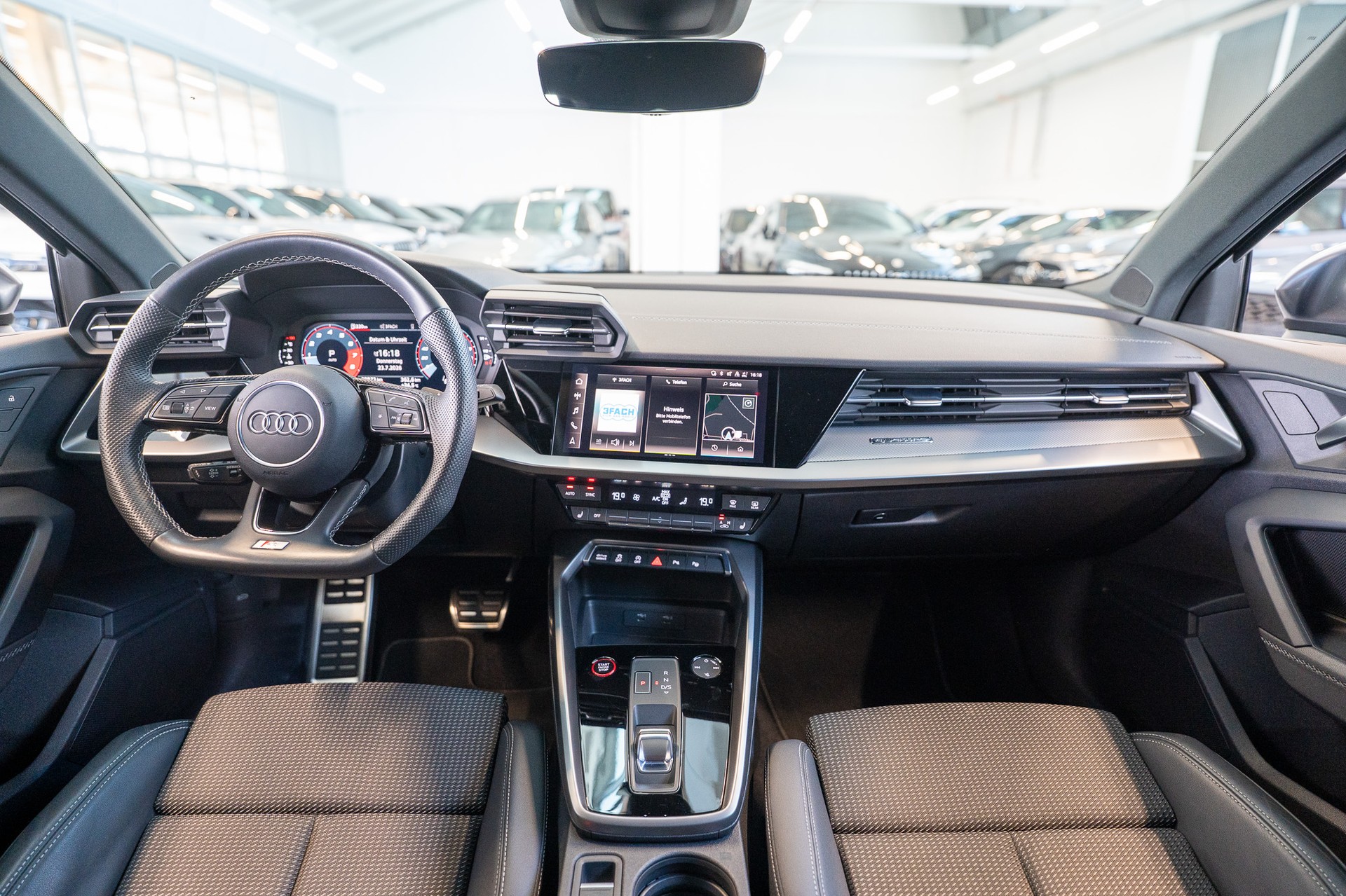 AUDI S3 Sportback 2.0 TFSI quattro S-Tronic / CH-Fahrzeug / Virtual Cockpit / Rückfahrkamera-image-16