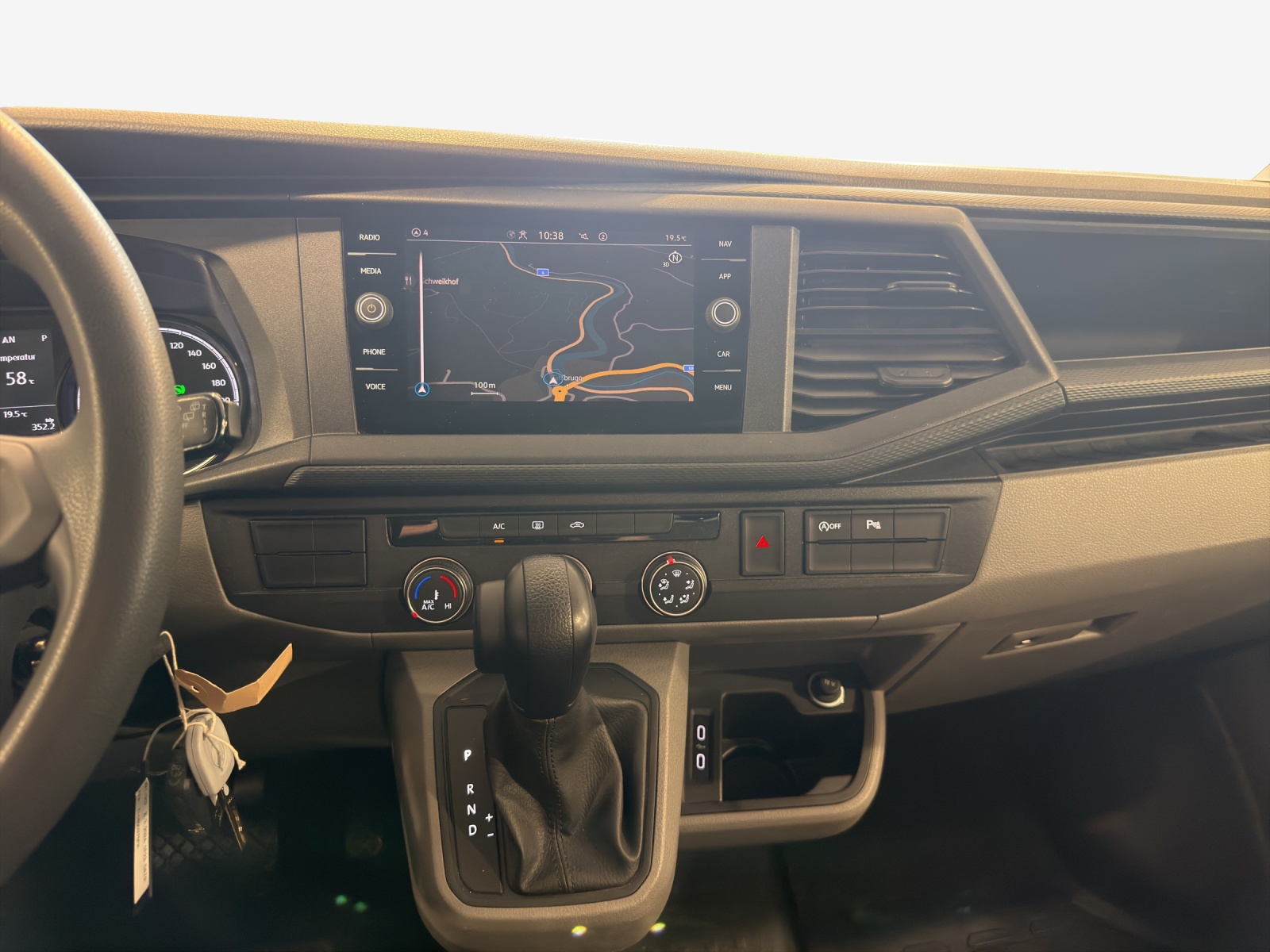 VW T6.1 2.0 TDI DSG-image-10
