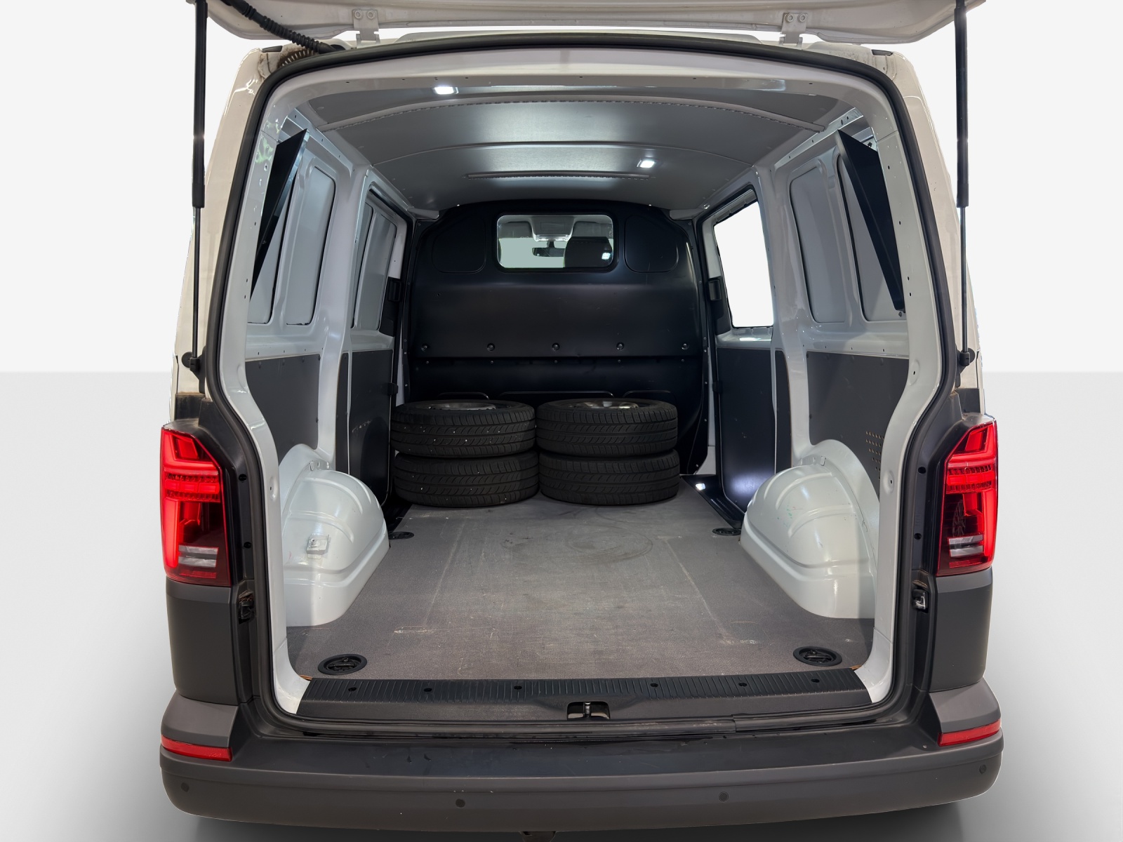 VW T6.1 2.0 TDI DSG-image-12