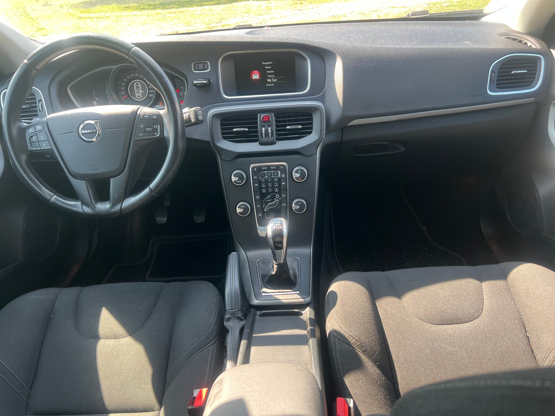 VOLVO V40 D2-image-6