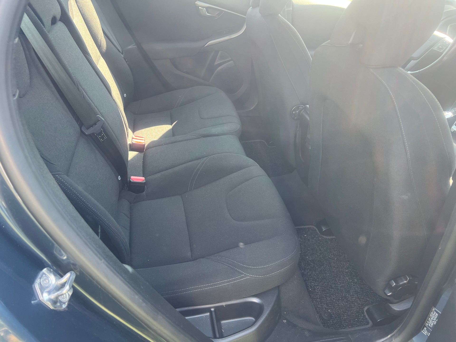 VOLVO V40 D2-image-8