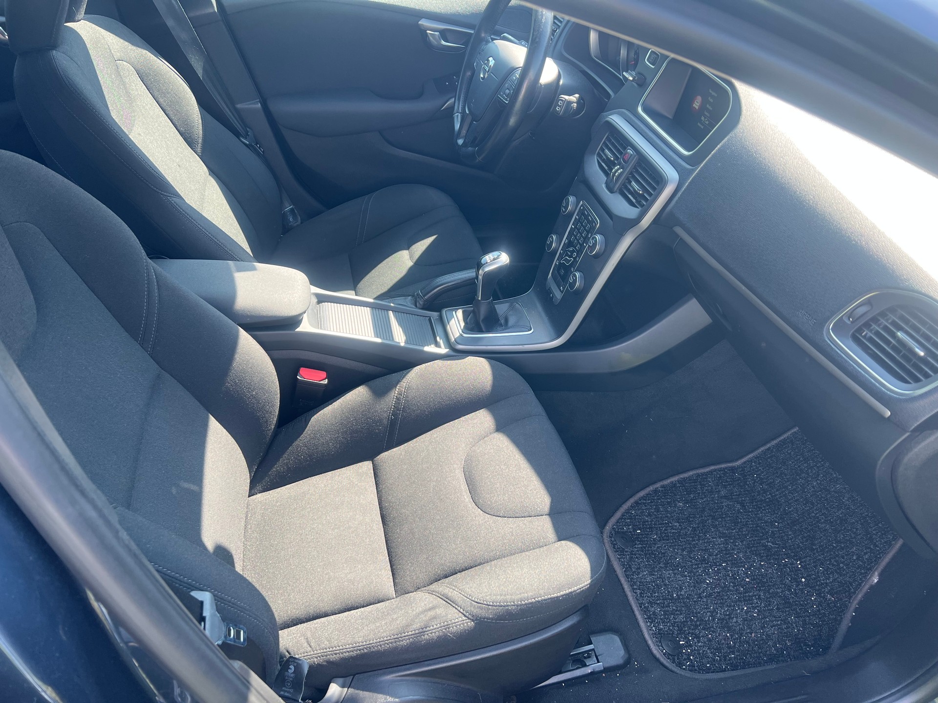 VOLVO V40 D2-image-7