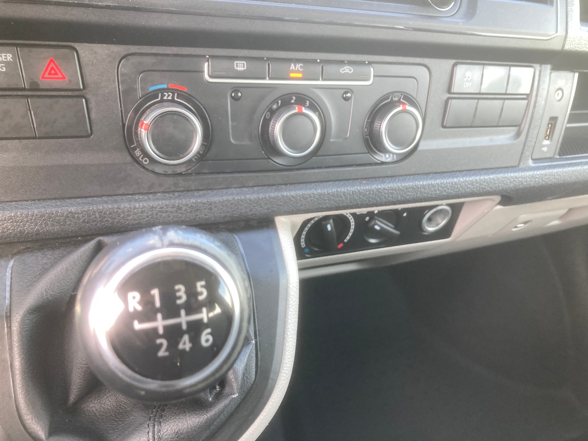 VW T6 2.0 TDI 4Motion L2 9 Sitzer + Anhängerkupplung-image-11