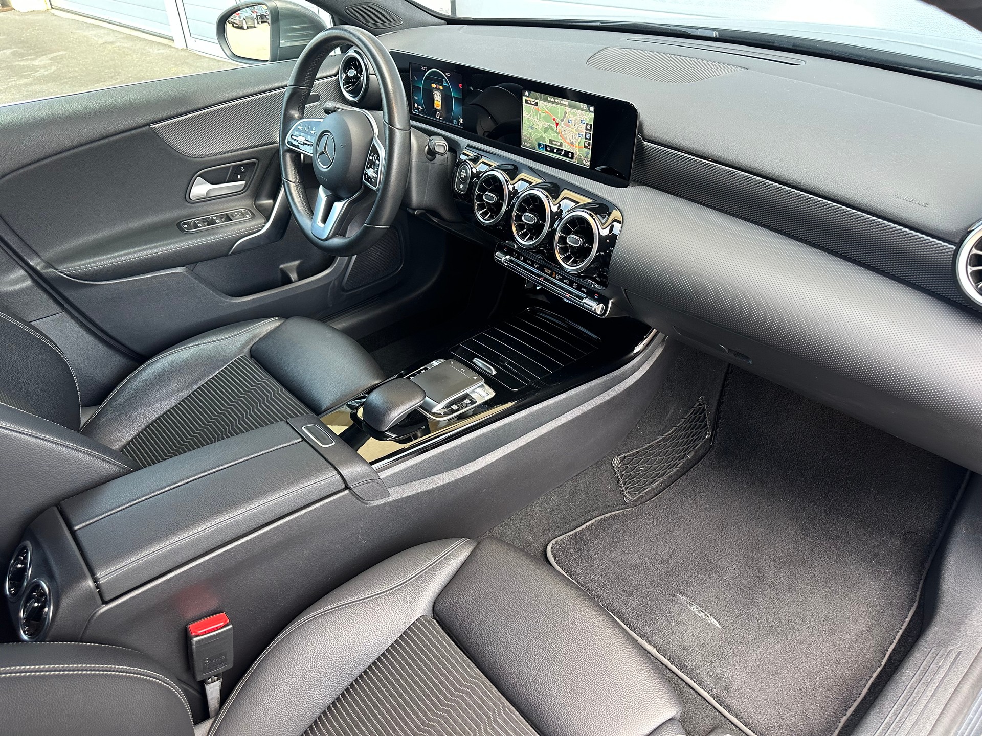 MERCEDES-BENZ A 200 7G-DCT-image-7