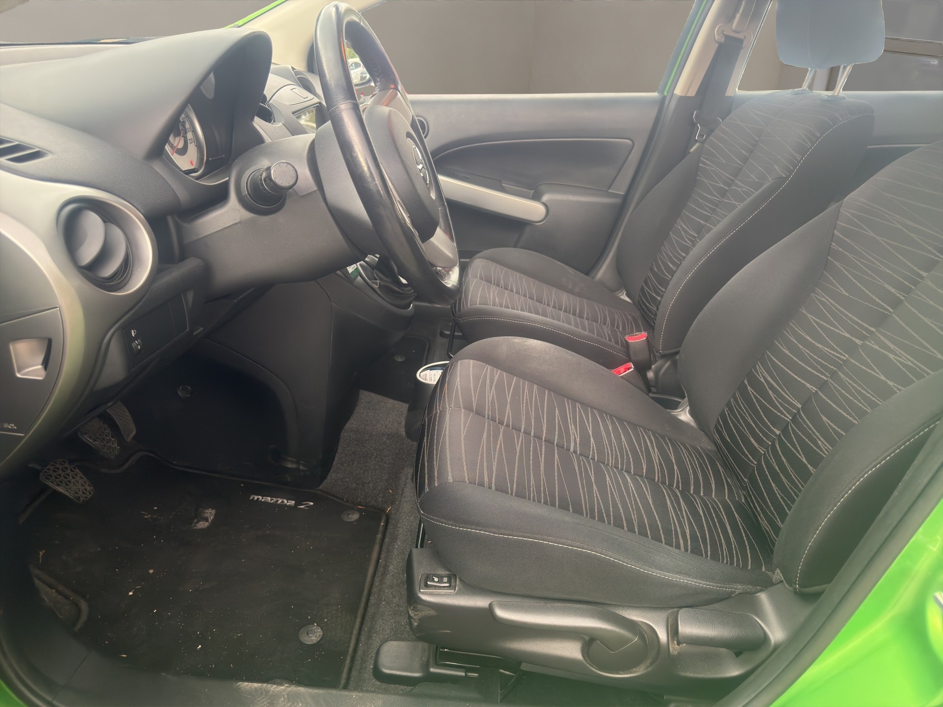 MAZDA 2 1.3i 16V Exclusive-image-8