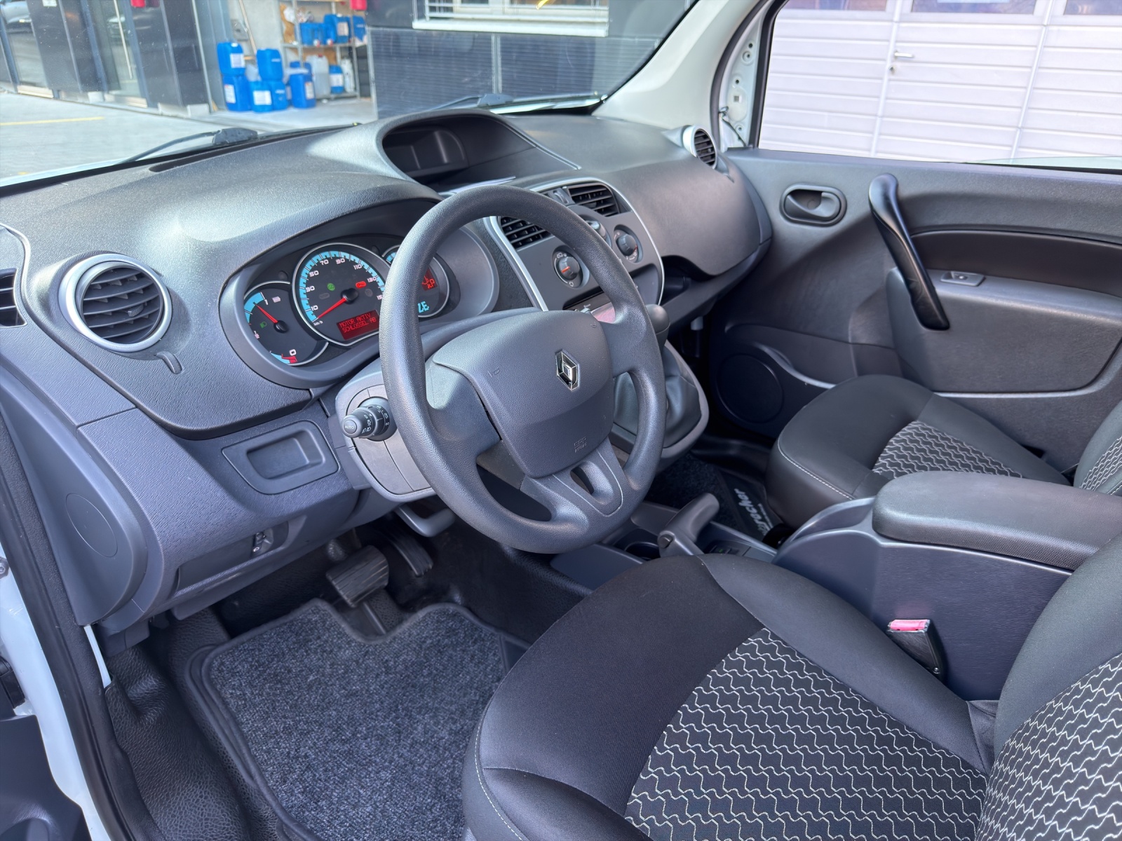 RENAULT Kangoo Z.E. Business-image-24