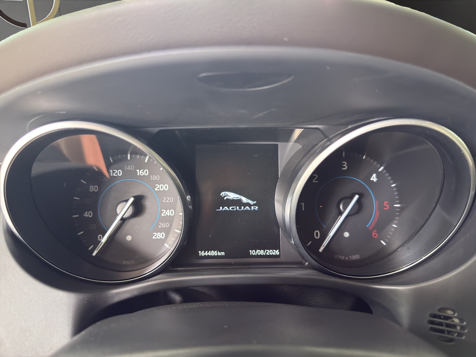 JAGUAR F-Pace 2.0d Portfolio AWD Automatik-image-9