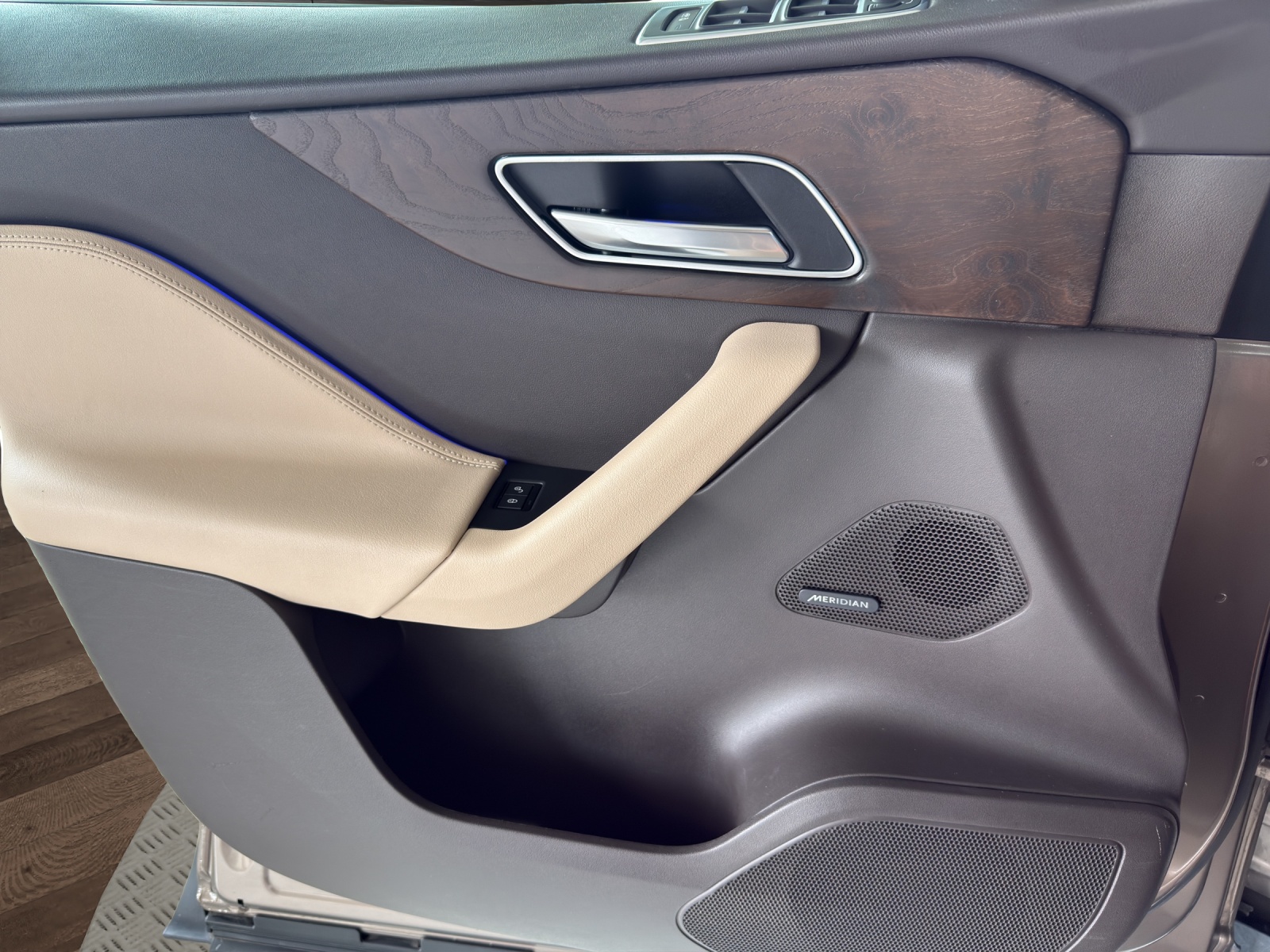 JAGUAR F-Pace 2.0d Portfolio AWD Automatik-image-10