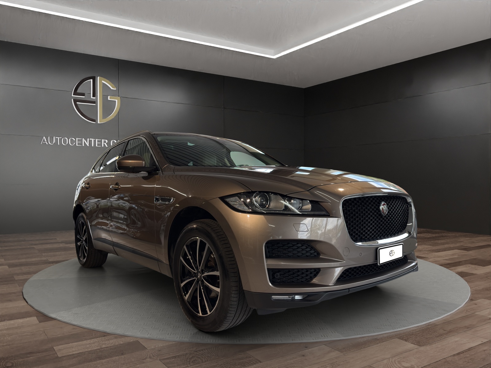 JAGUAR F-Pace 2.0d Portfolio AWD Automatik-image-5