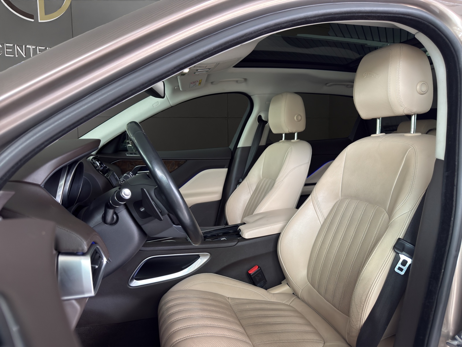 JAGUAR F-Pace 2.0d Portfolio AWD Automatik-image-7