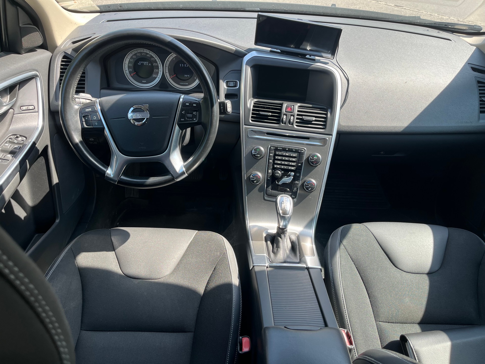 VOLVO XC60 D4 AWD Summum Geartronic-image-7