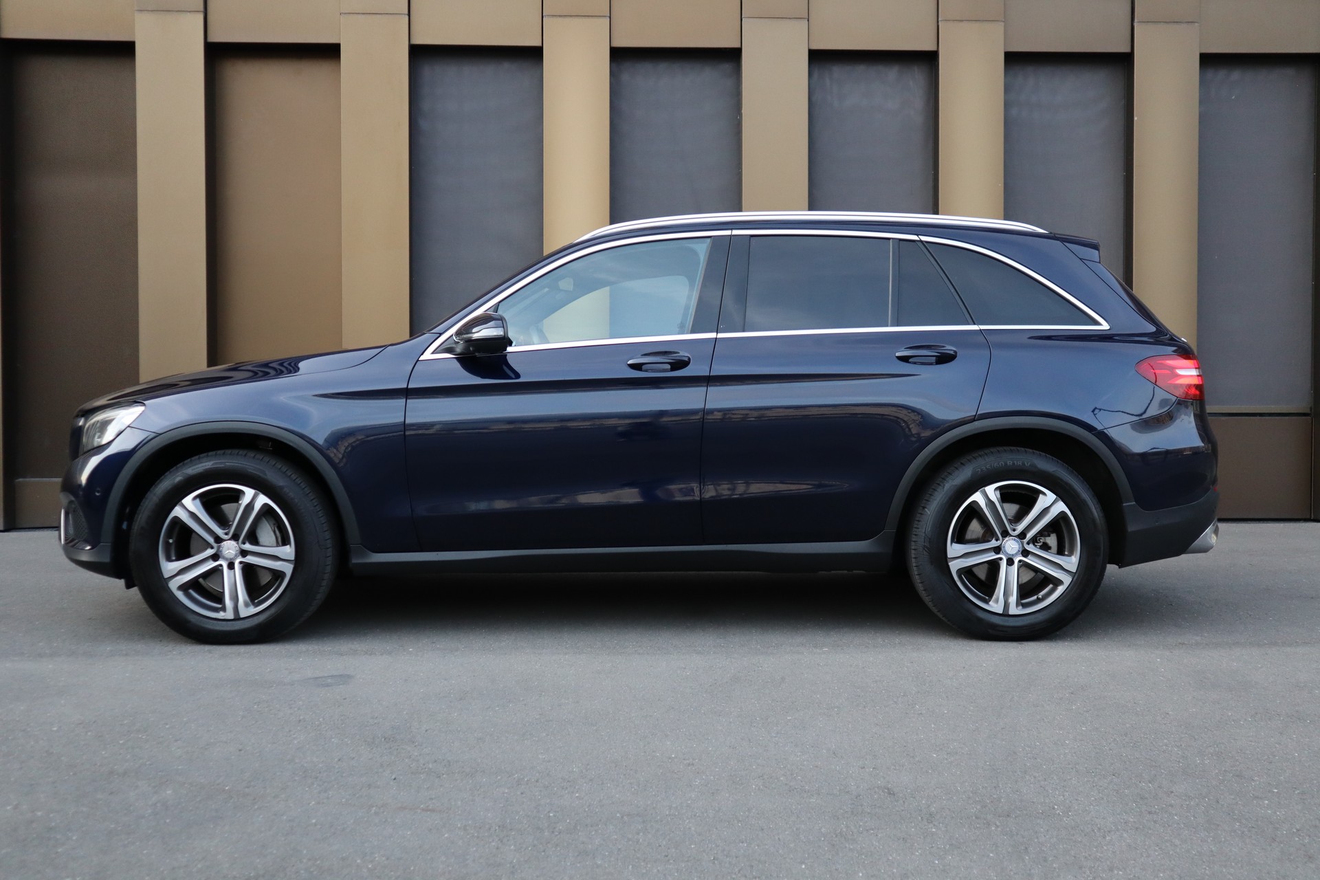 MERCEDES-BENZ GLC 250 d 4Matic 9G-Tronic-image-3