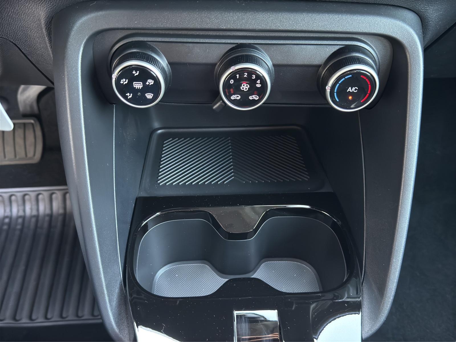 CITROEN C3 1.2 Hybrid Plus-image-14