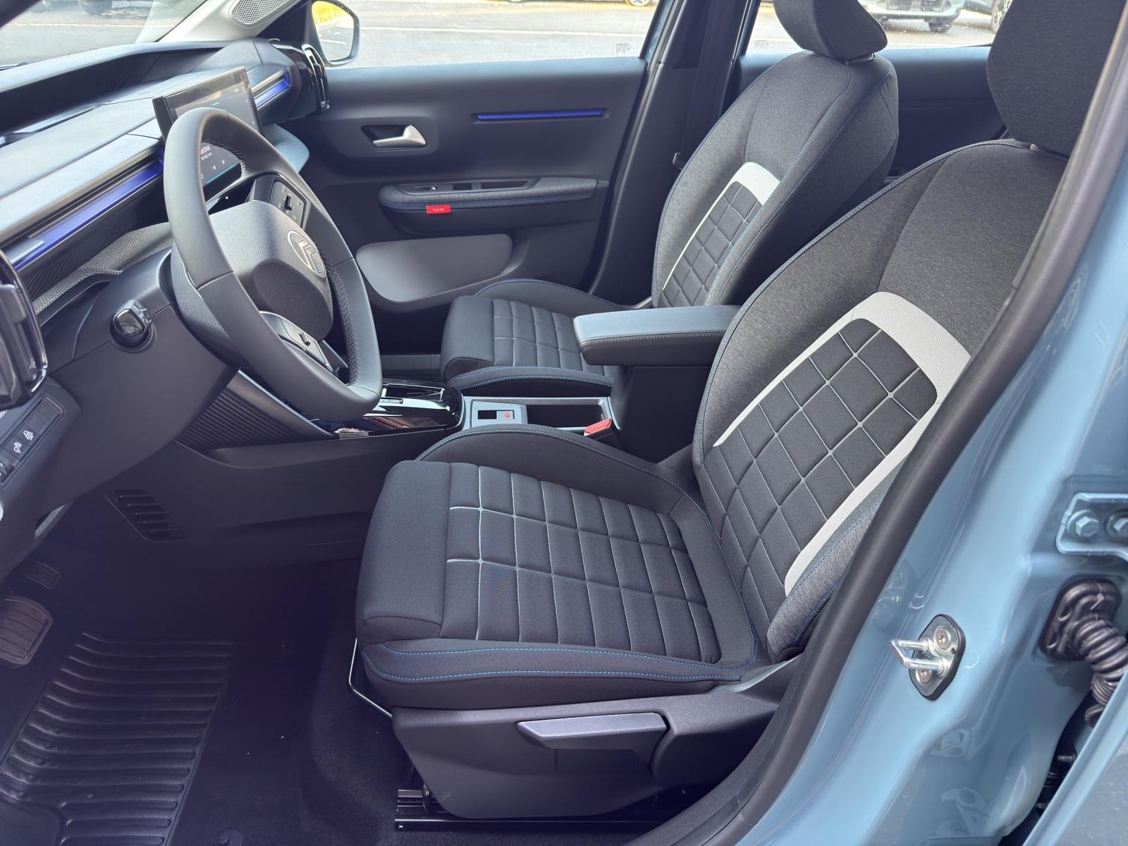CITROEN C3 1.2 Hybrid Plus-image-4