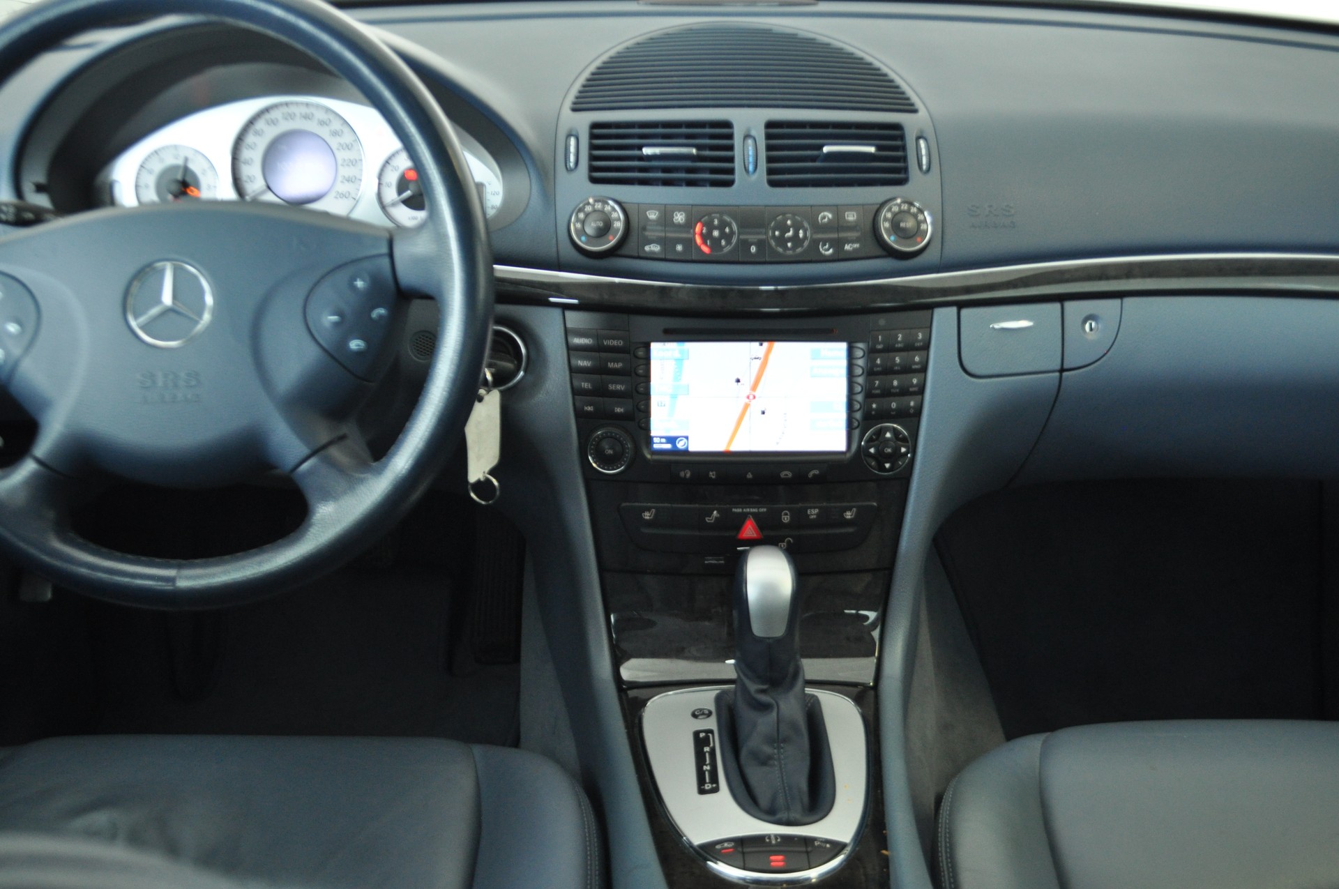 MERCEDES-BENZ E 320 Avantgarde 4Matic Automatic-image-12