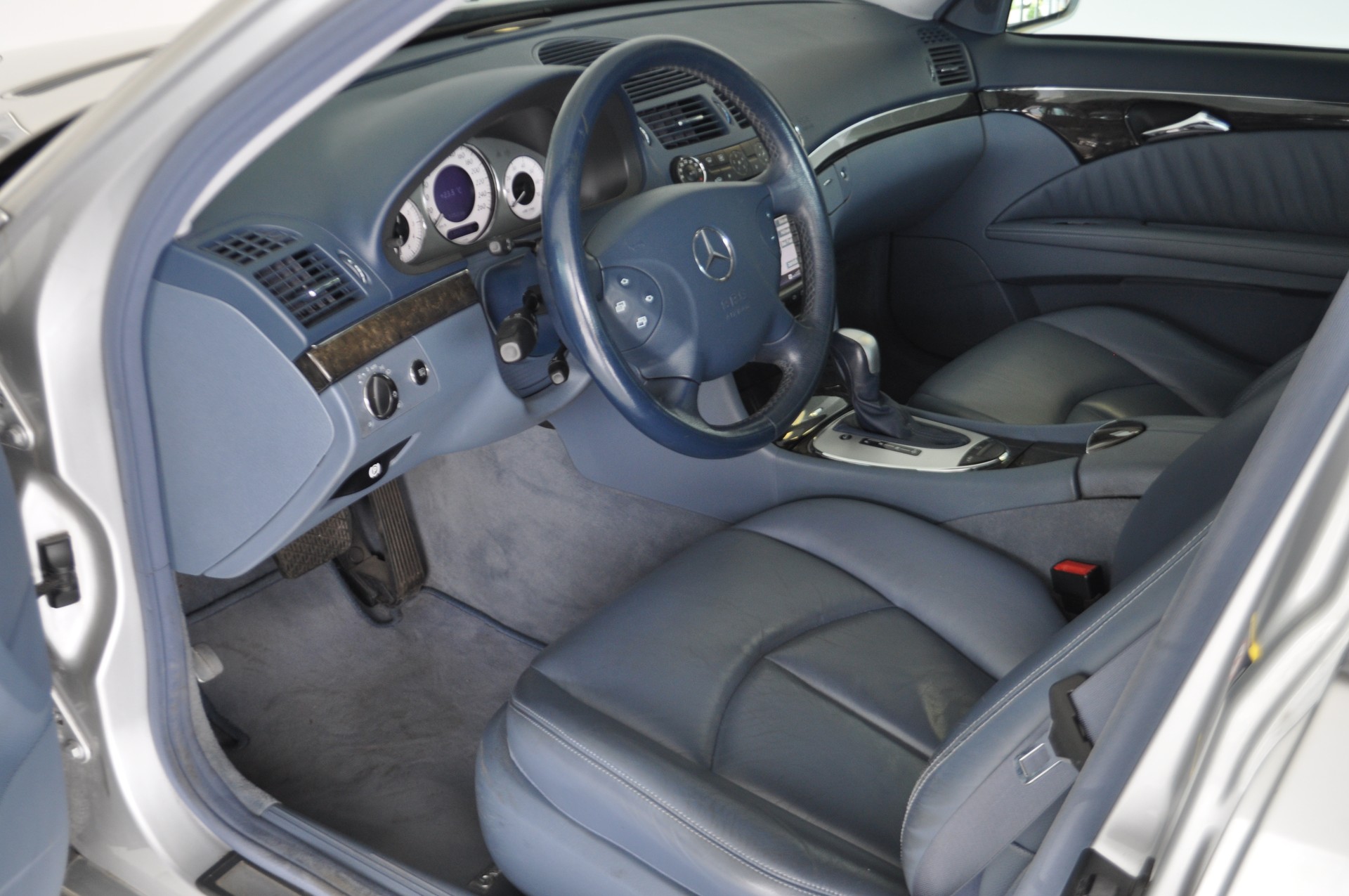 MERCEDES-BENZ E 320 Avantgarde 4Matic Automatic-image-6