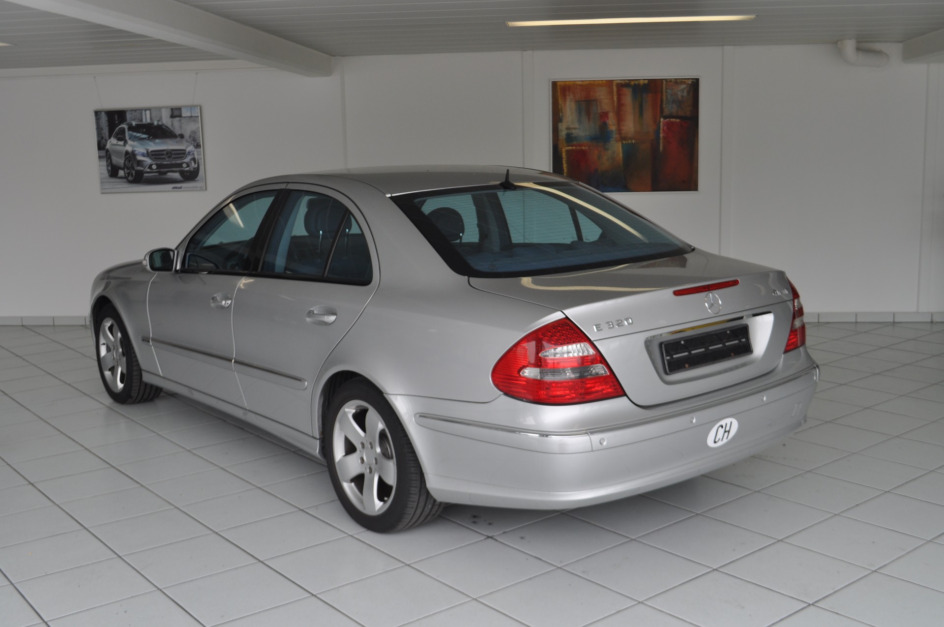 MERCEDES-BENZ E 320 Avantgarde 4Matic Automatic-image-4