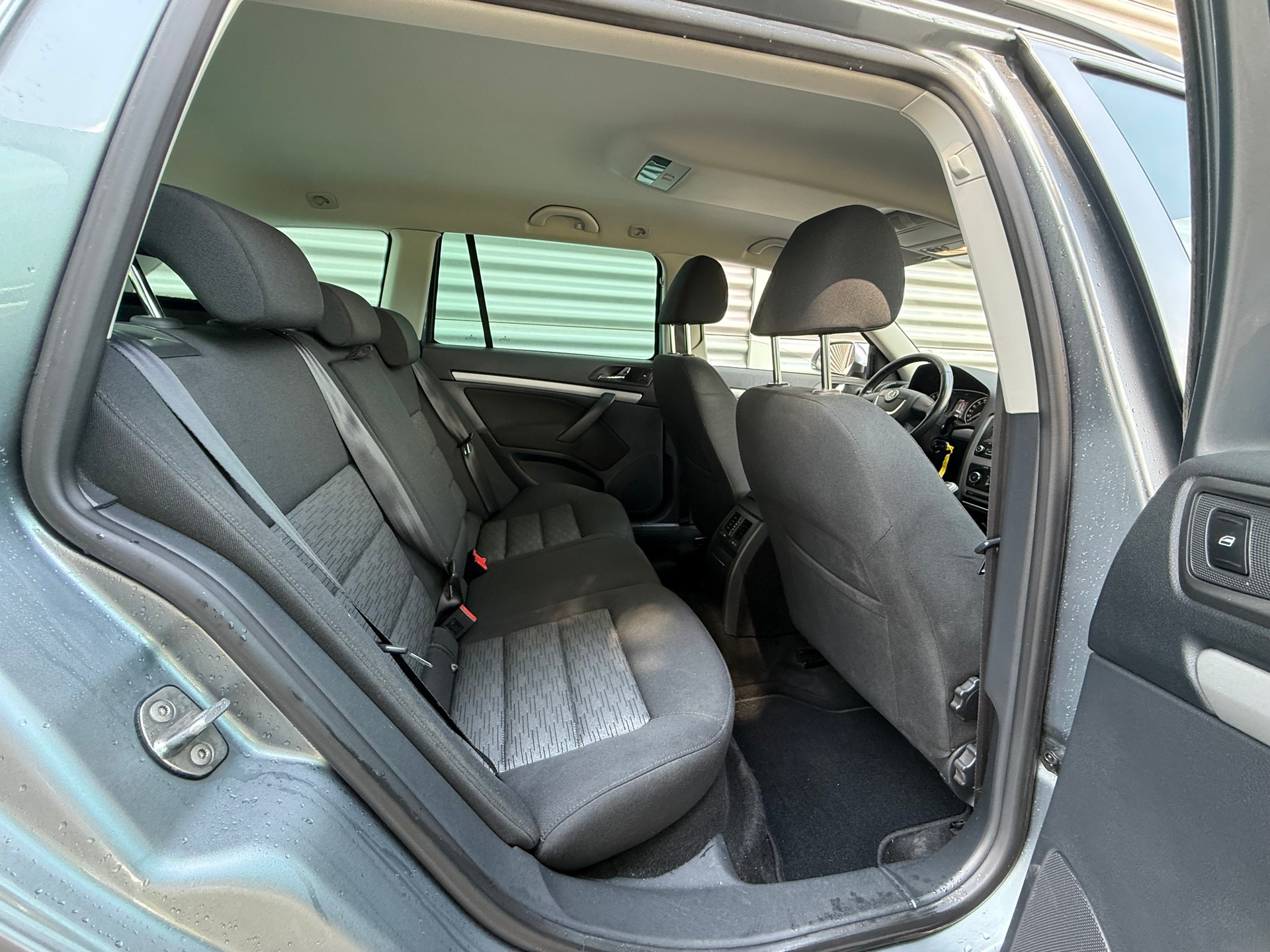 SKODA Octavia Combi 2.0 TDI Ambition 4x4-image-9