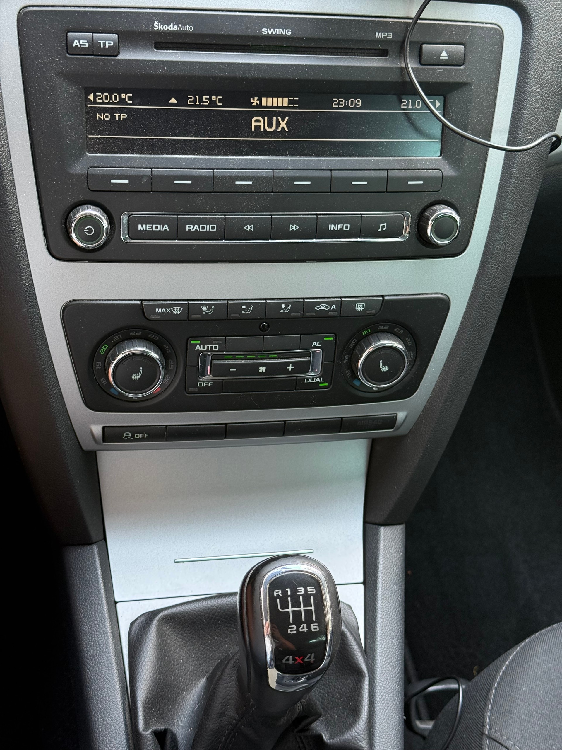 SKODA Octavia Combi 2.0 TDI Ambition 4x4-image-10