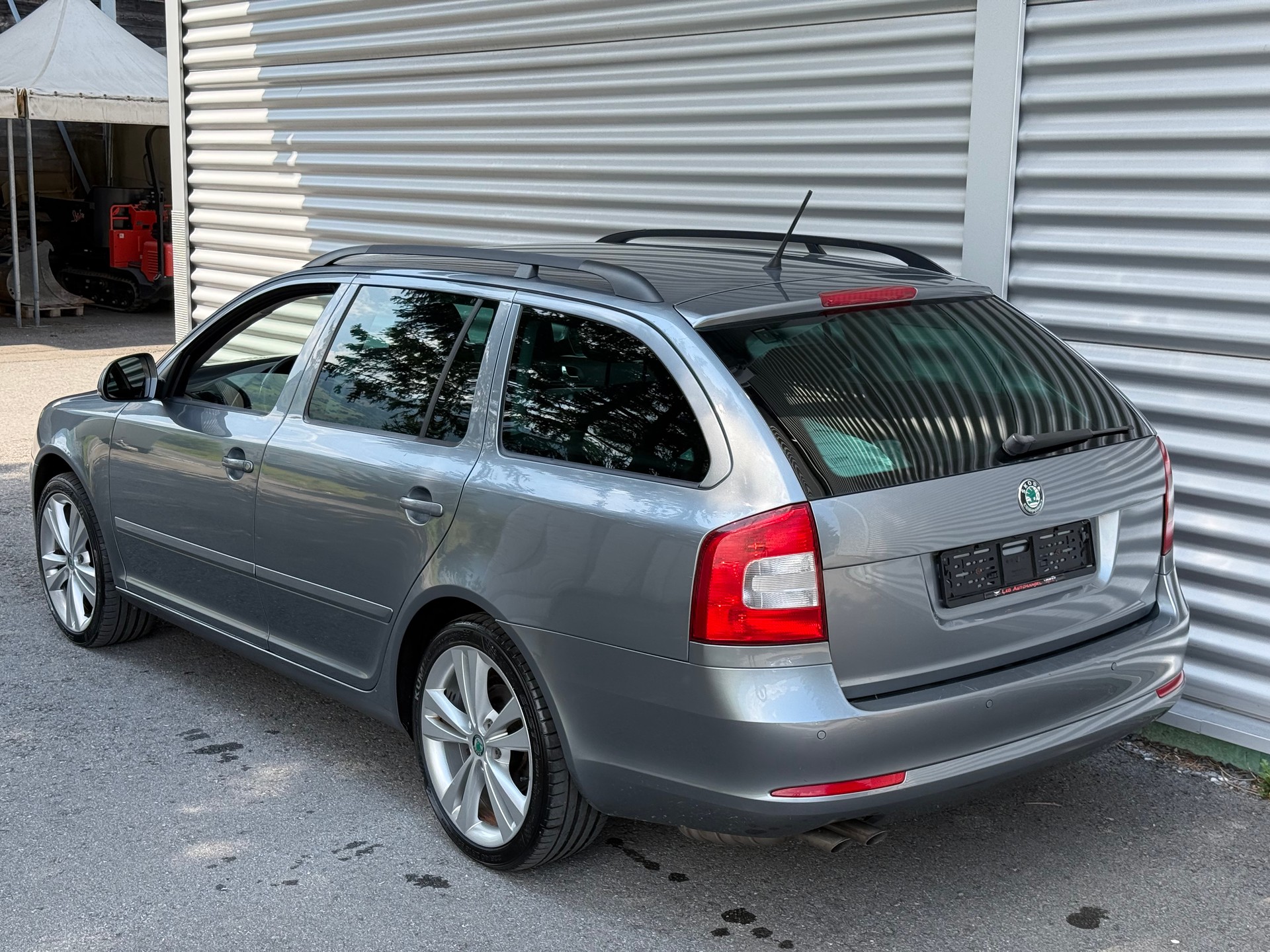 SKODA Octavia Combi 2.0 TDI Ambition 4x4-image-2
